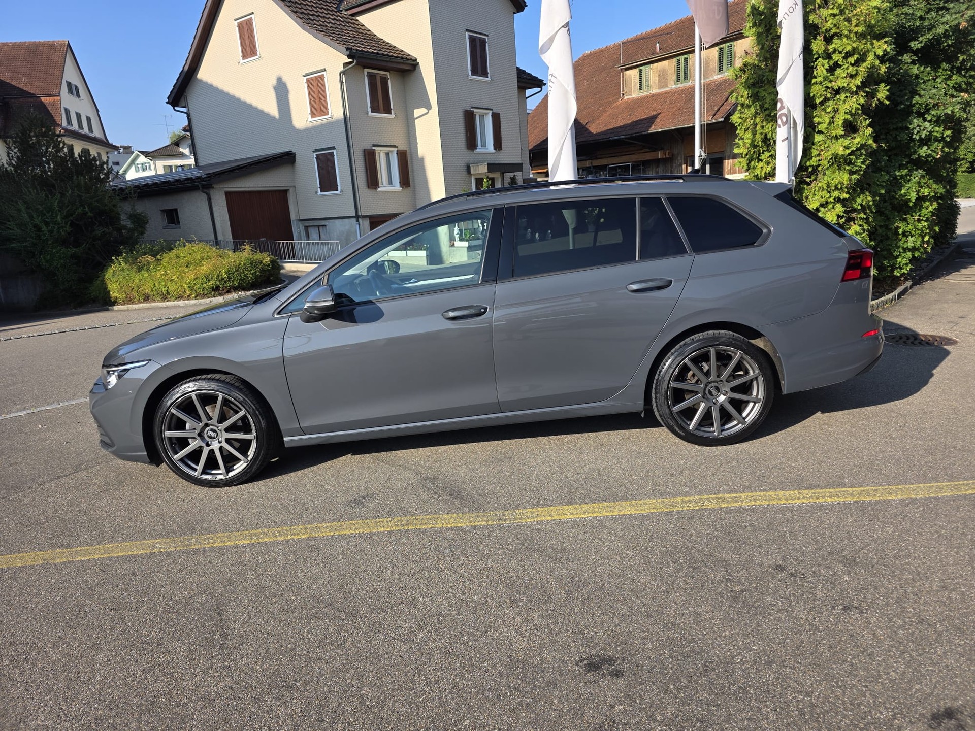 VW Golf Variant 1.5 TSI Life-image-3