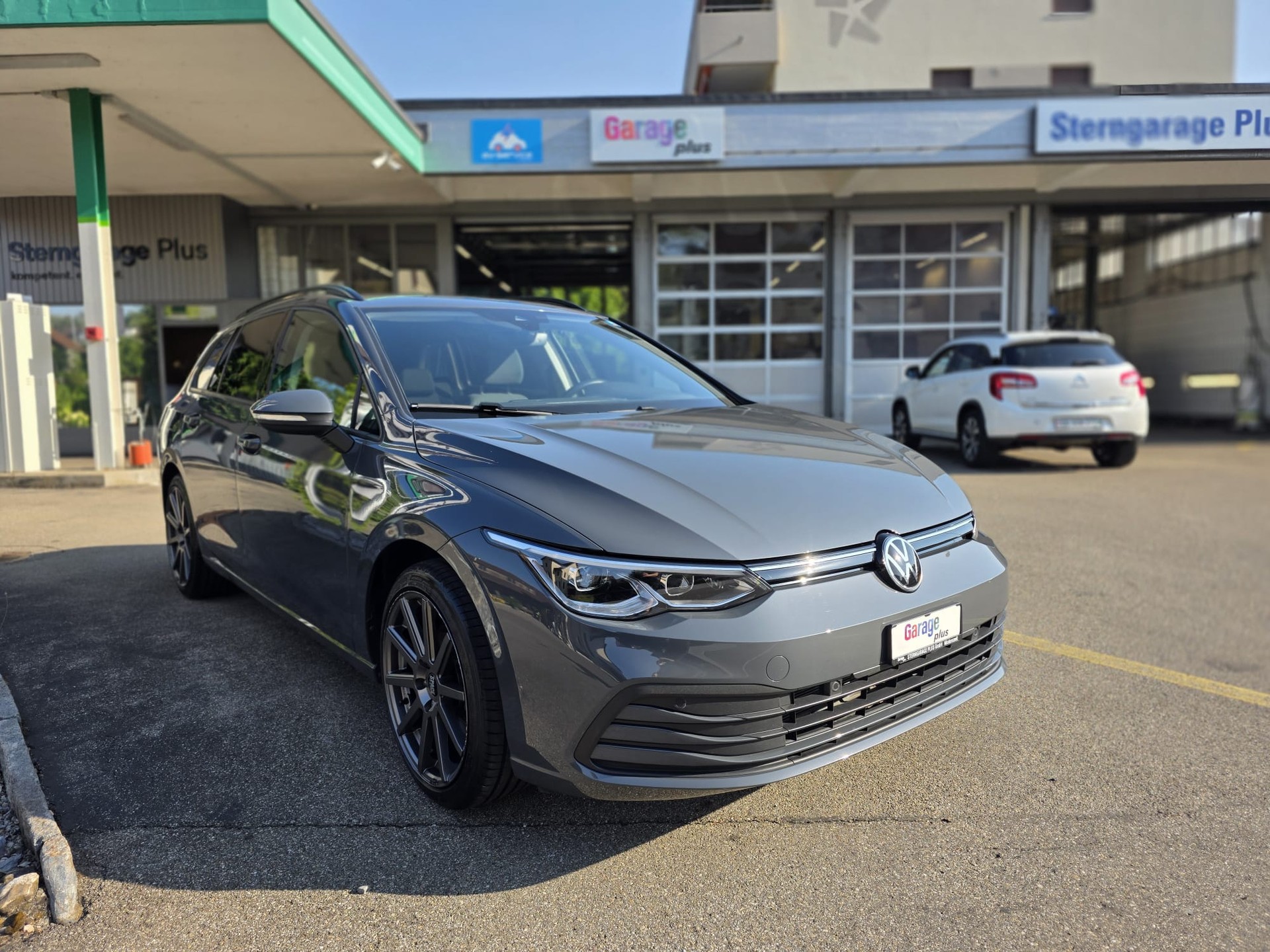 VW Golf Variant 1.5 TSI Life-image-0
