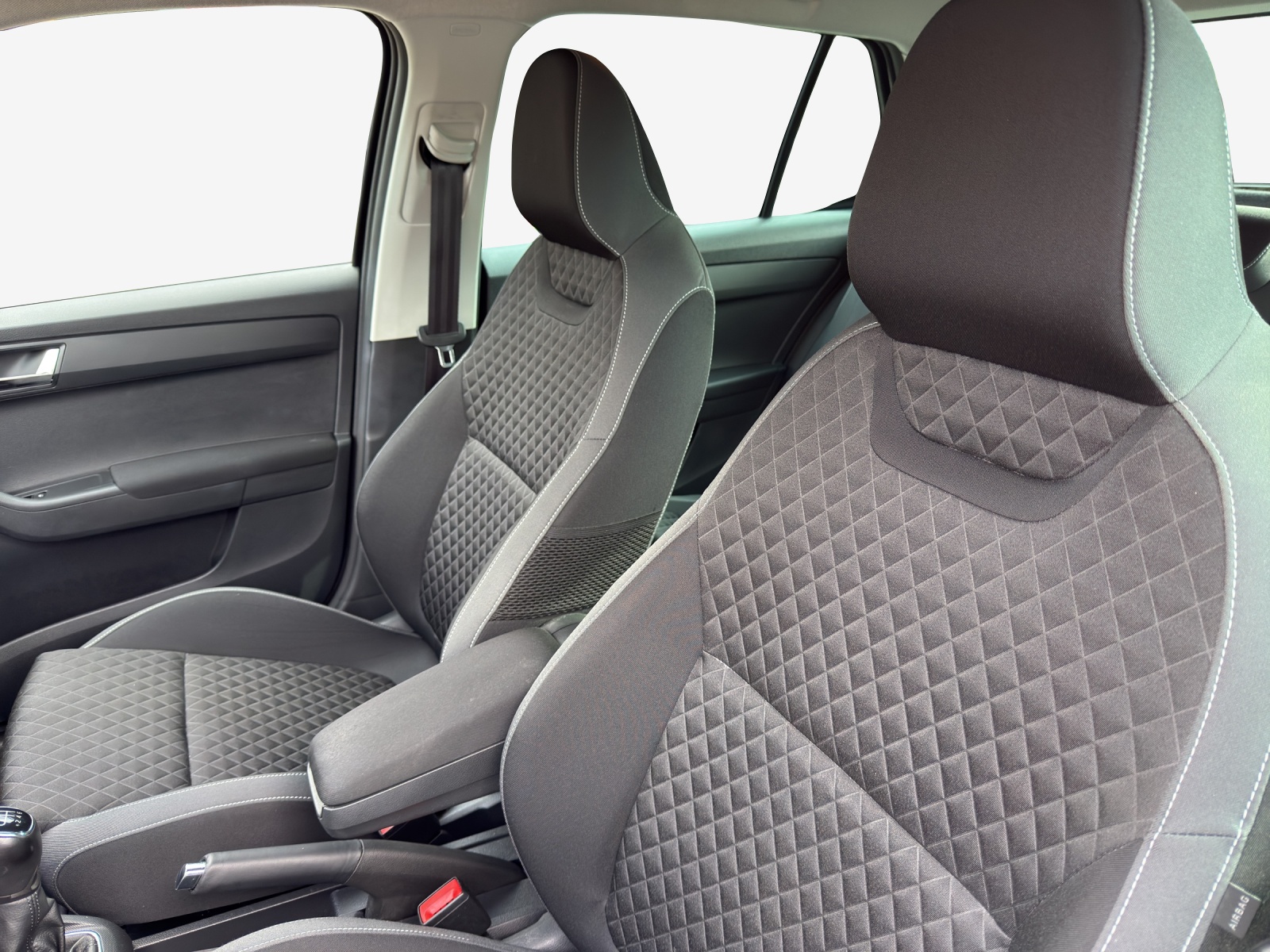 SKODA Fabia 1.2 TSI Black Edition-image-14