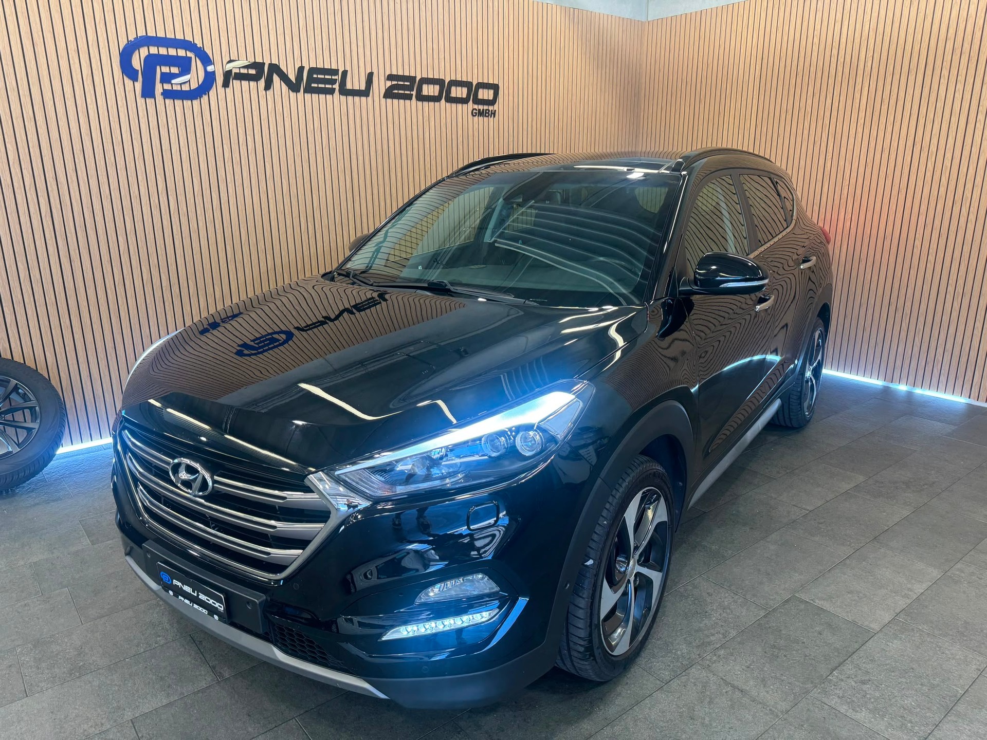 HYUNDAI Tucson 2.0 CRDI Vertex 4WD Automatic-image-5