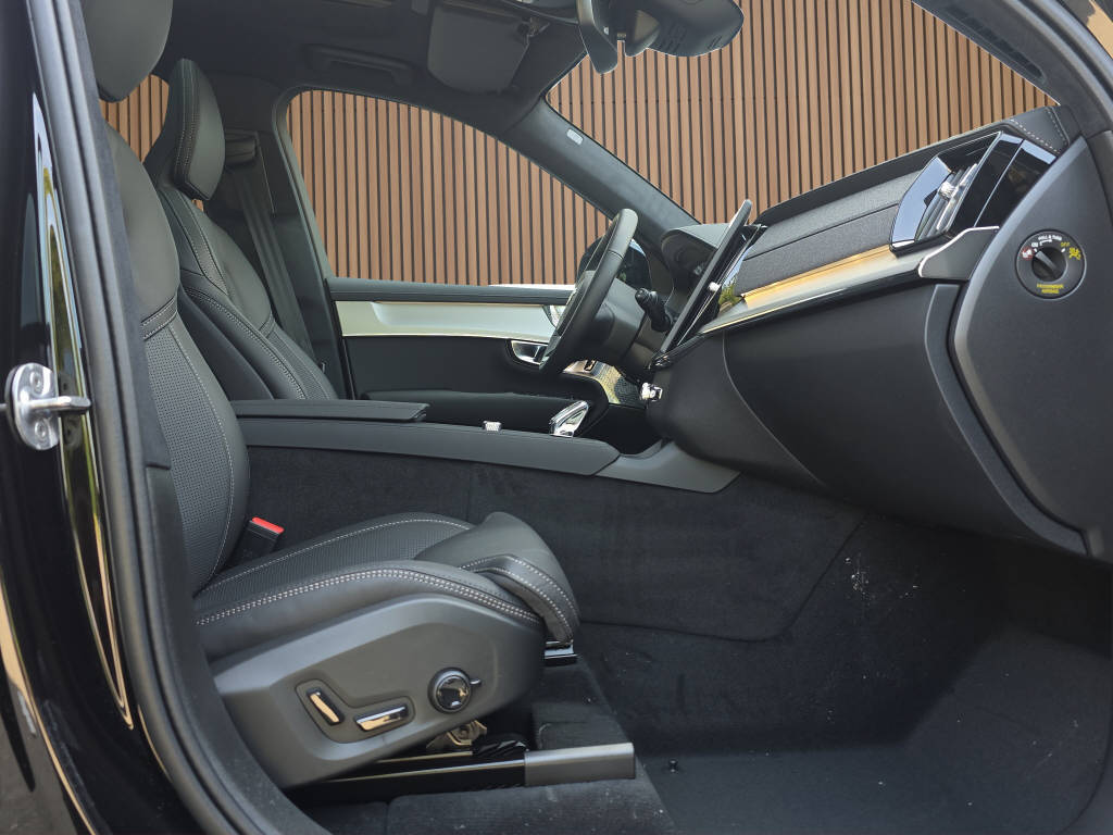 VOLVO XC90 2.0 T8 TE Black Edition eAWD-image-13