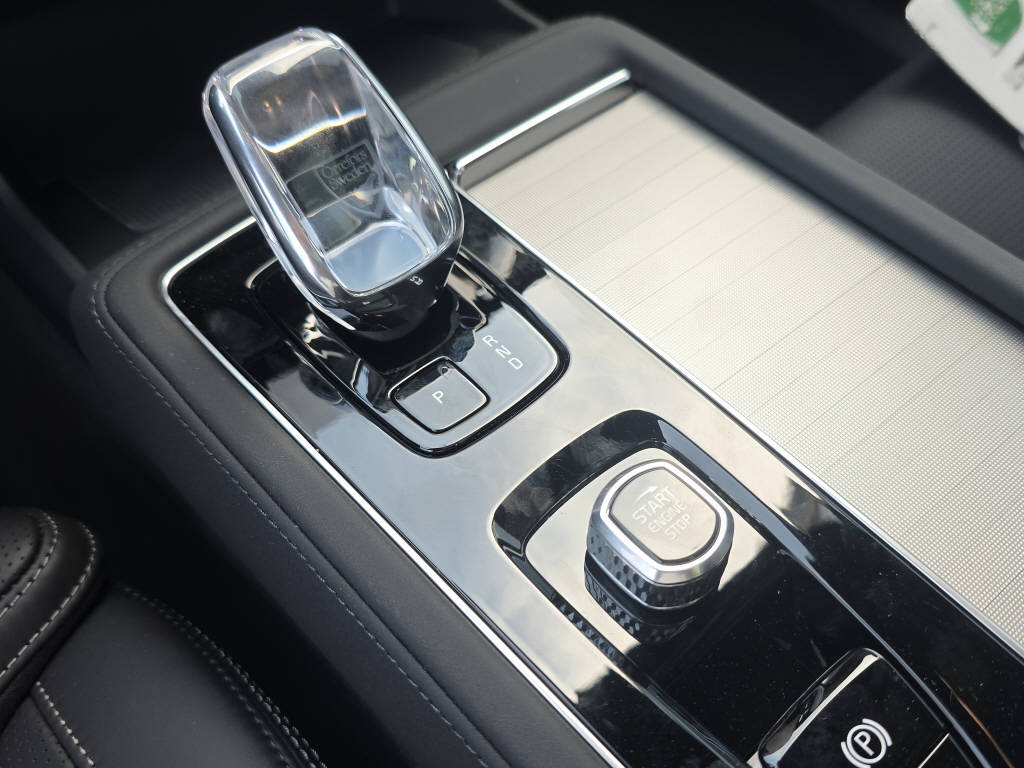 VOLVO XC90 2.0 T8 TE Black Edition eAWD-image-19