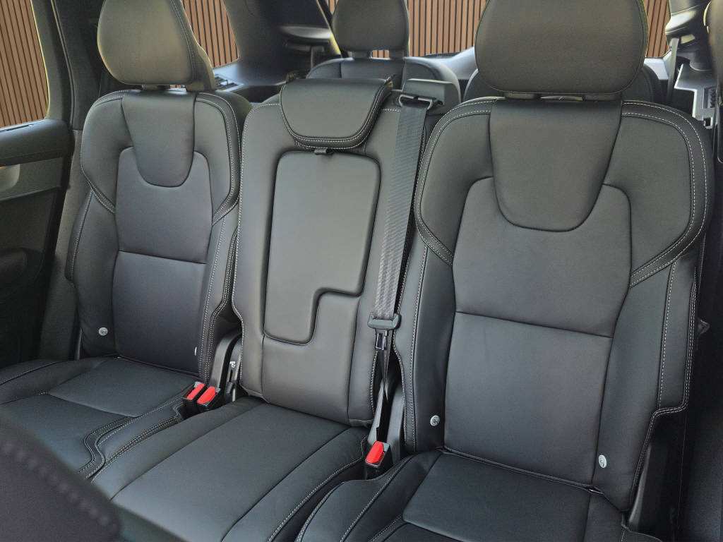 VOLVO XC90 2.0 T8 TE Black Edition eAWD-image-17