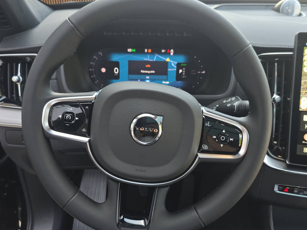 VOLVO XC90 2.0 T8 TE Black Edition eAWD-image-14