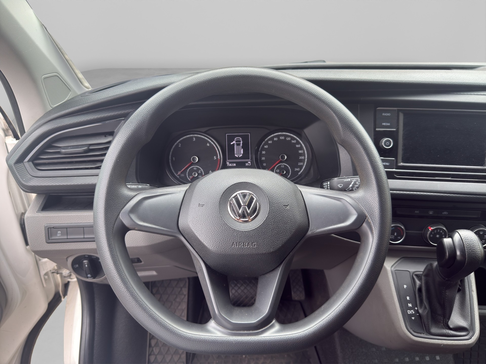 VW T6.1 2.0 TDI 4Motion DSG-image-9