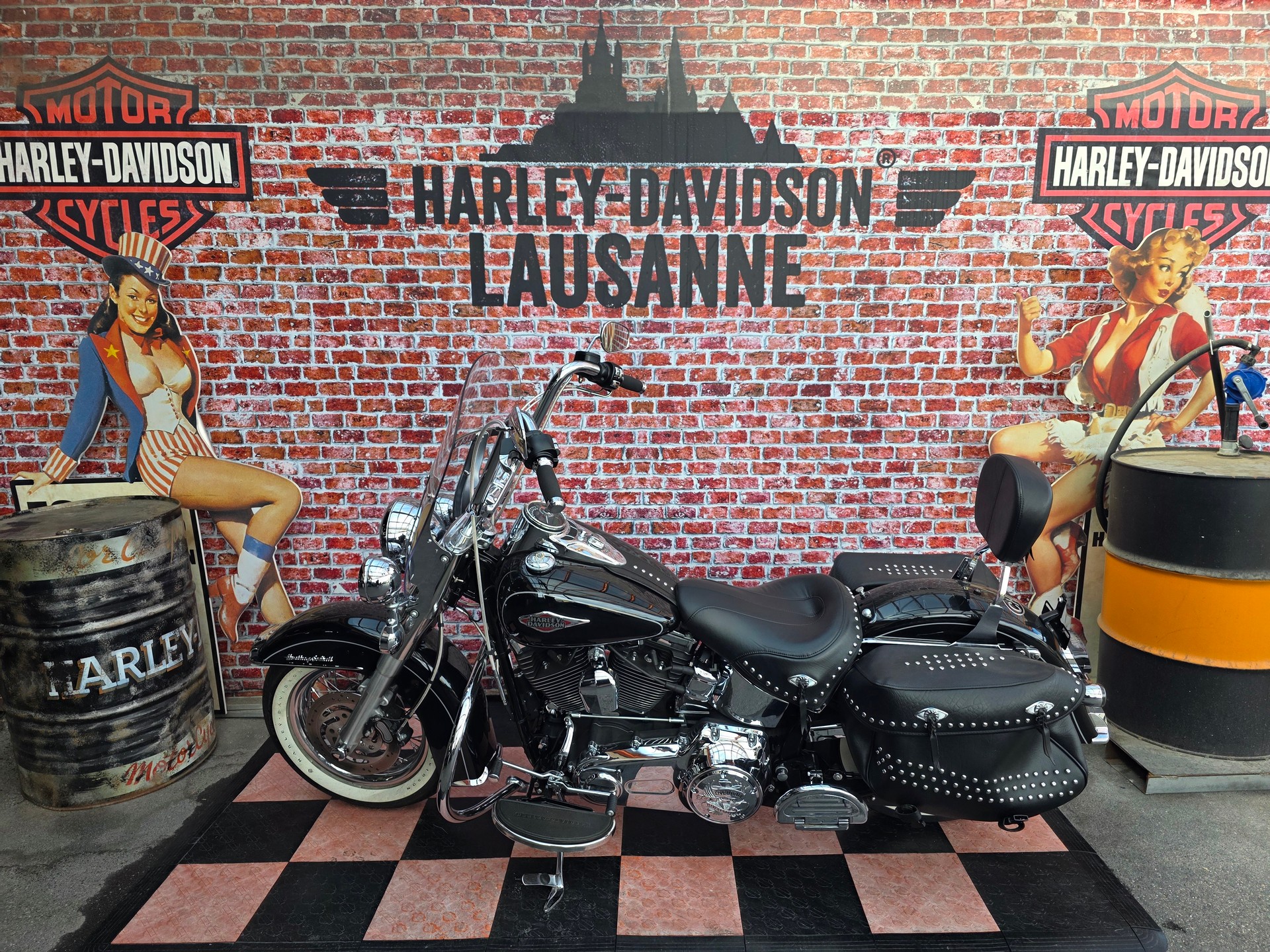 HARLEY-DAVIDSON FLSTC Softail Heritage Classic ABS-showroom-element-1