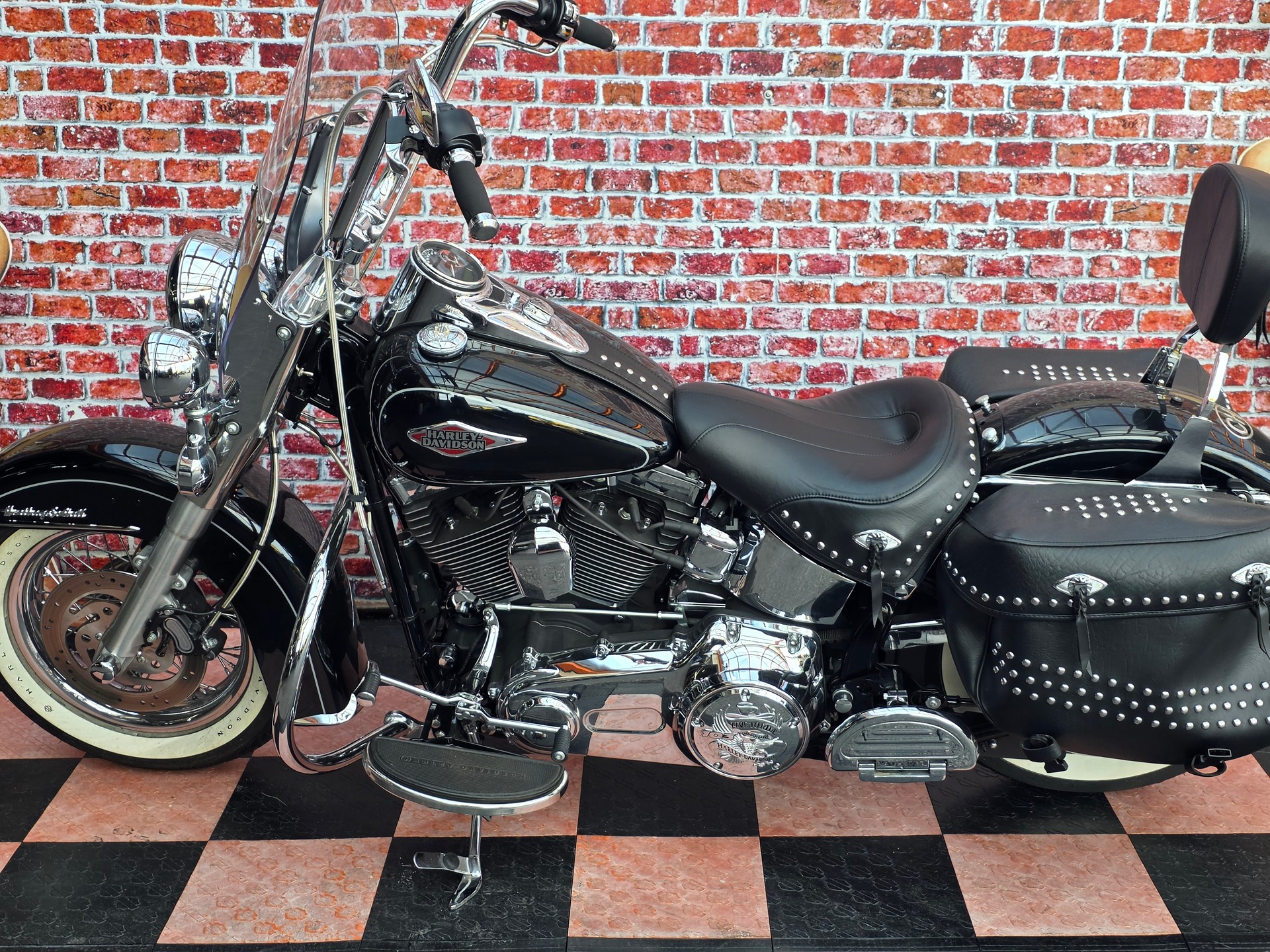 HARLEY-DAVIDSON FLSTC Softail Heritage Classic ABS-showroom-element-3
