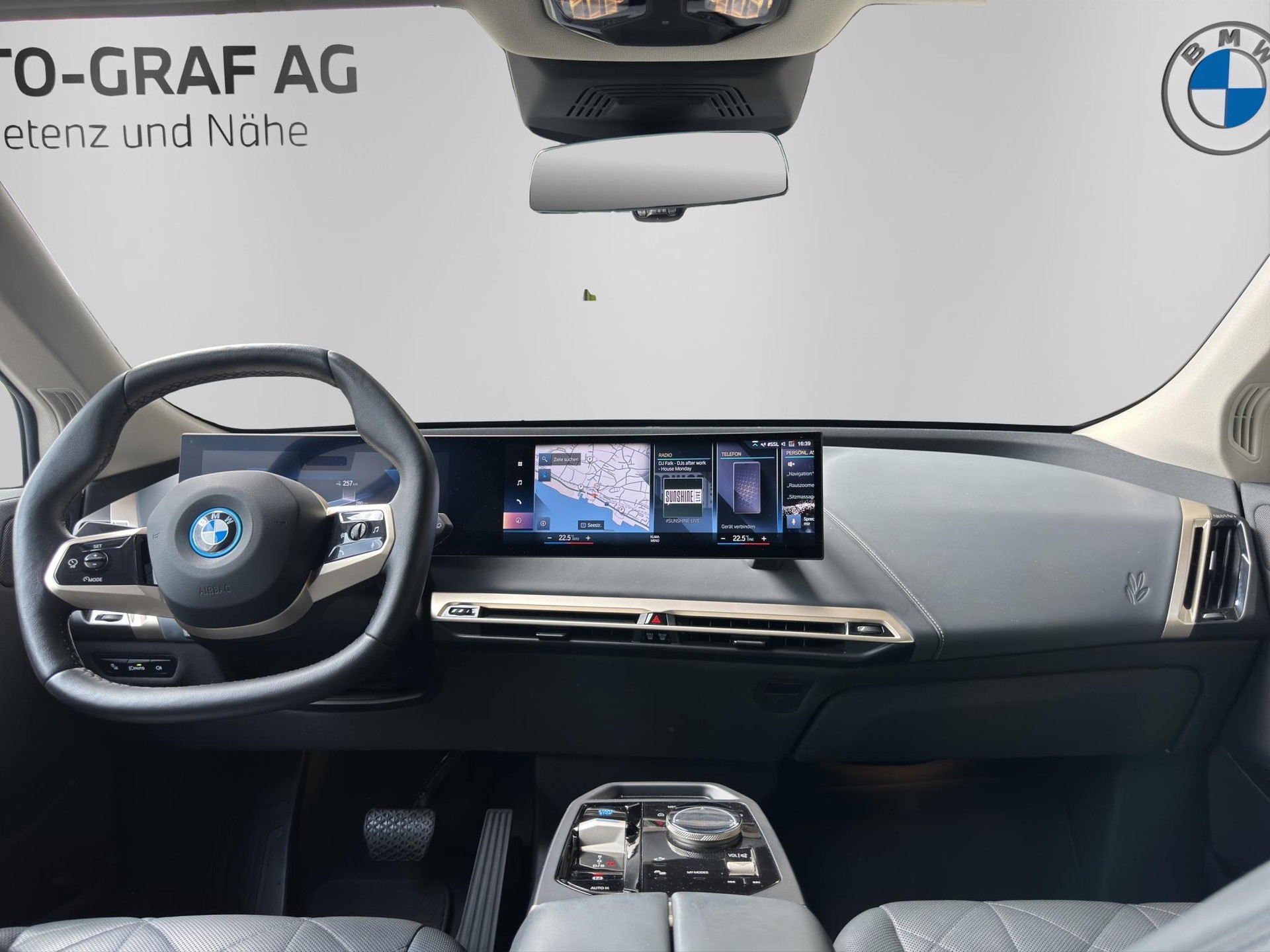 BMW iX xDrive40-image-13