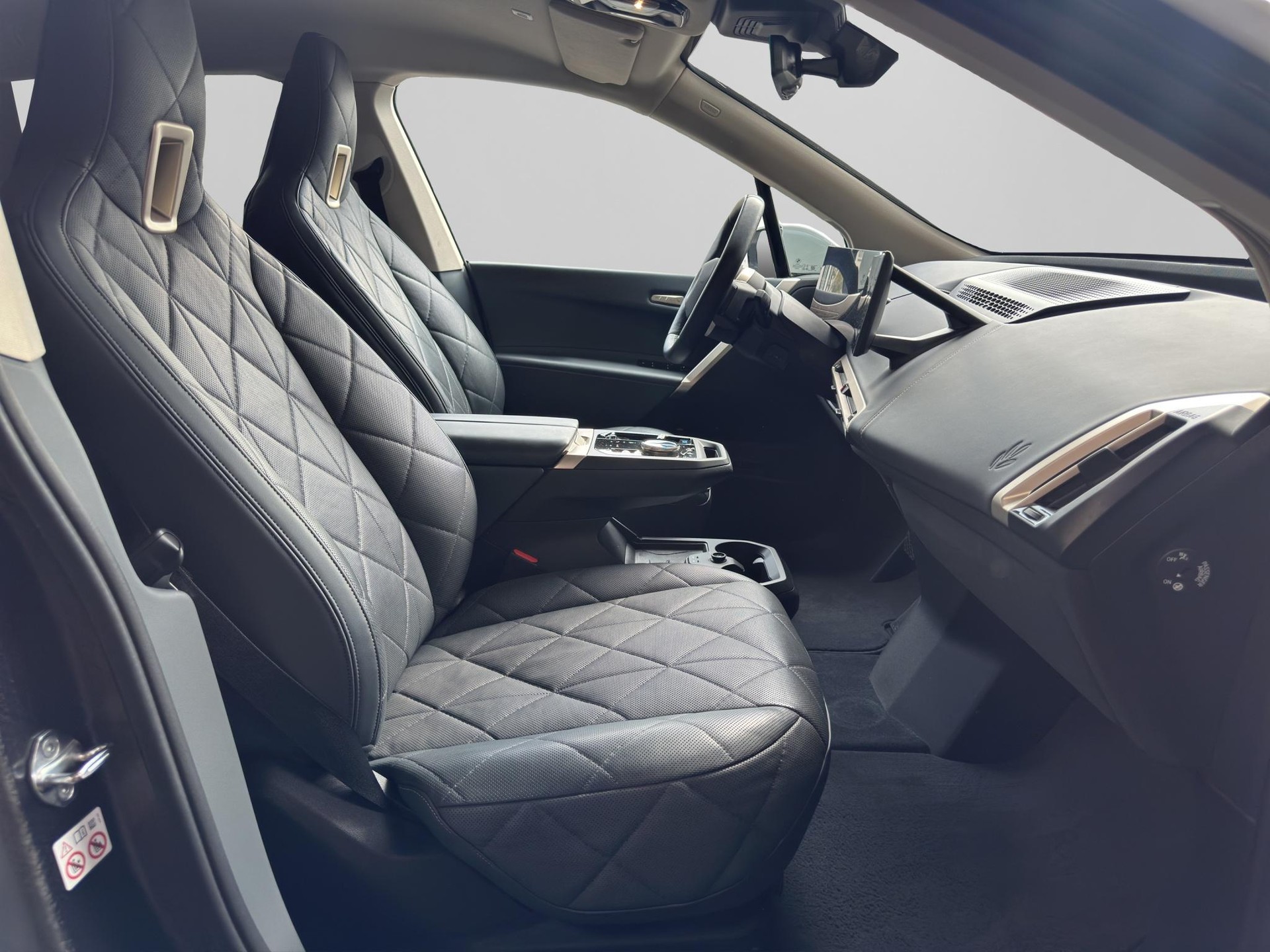 BMW iX xDrive40-image-17