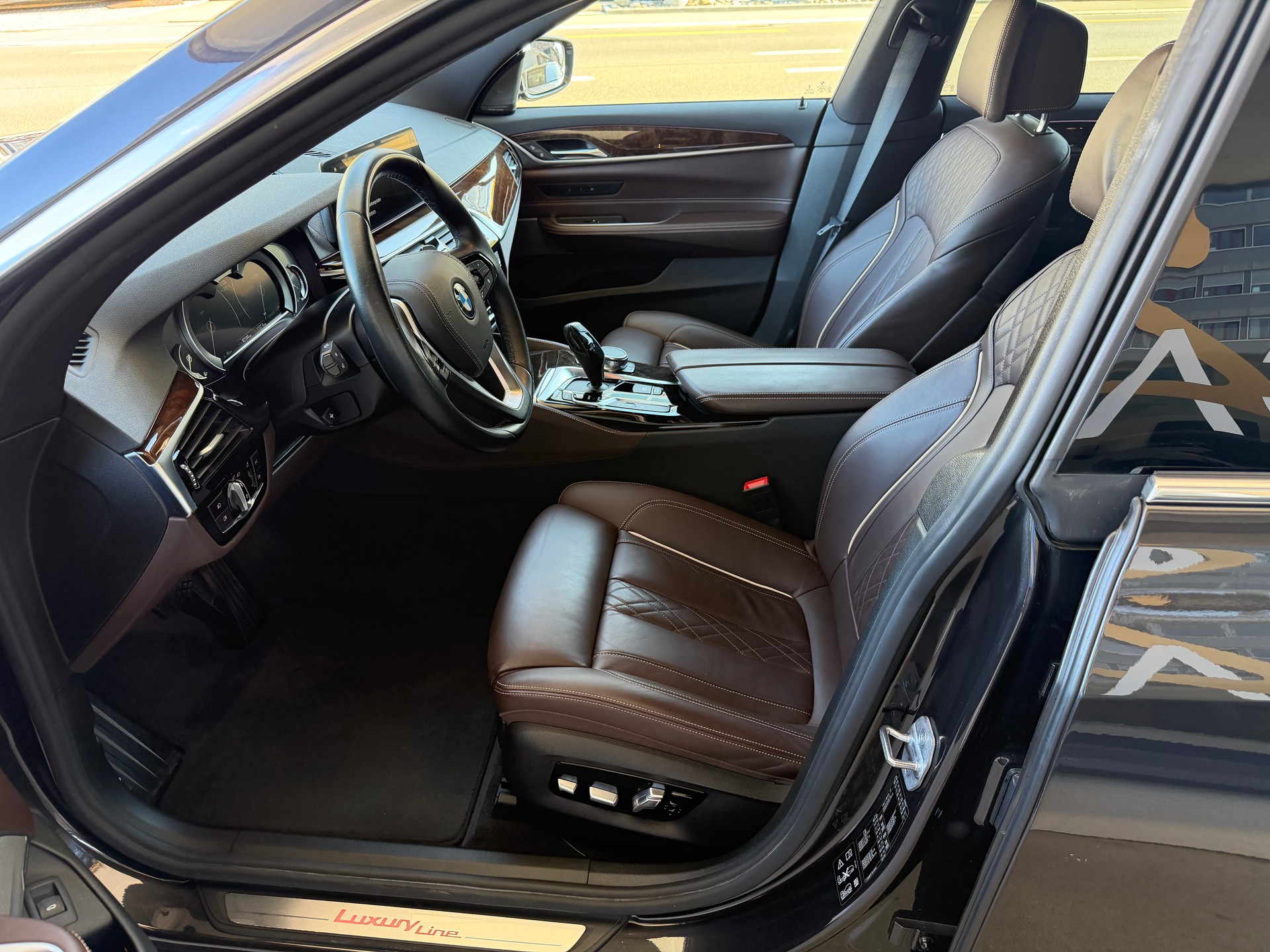 BMW 640i GT xDrive Luxury Line Steptronic-image-6