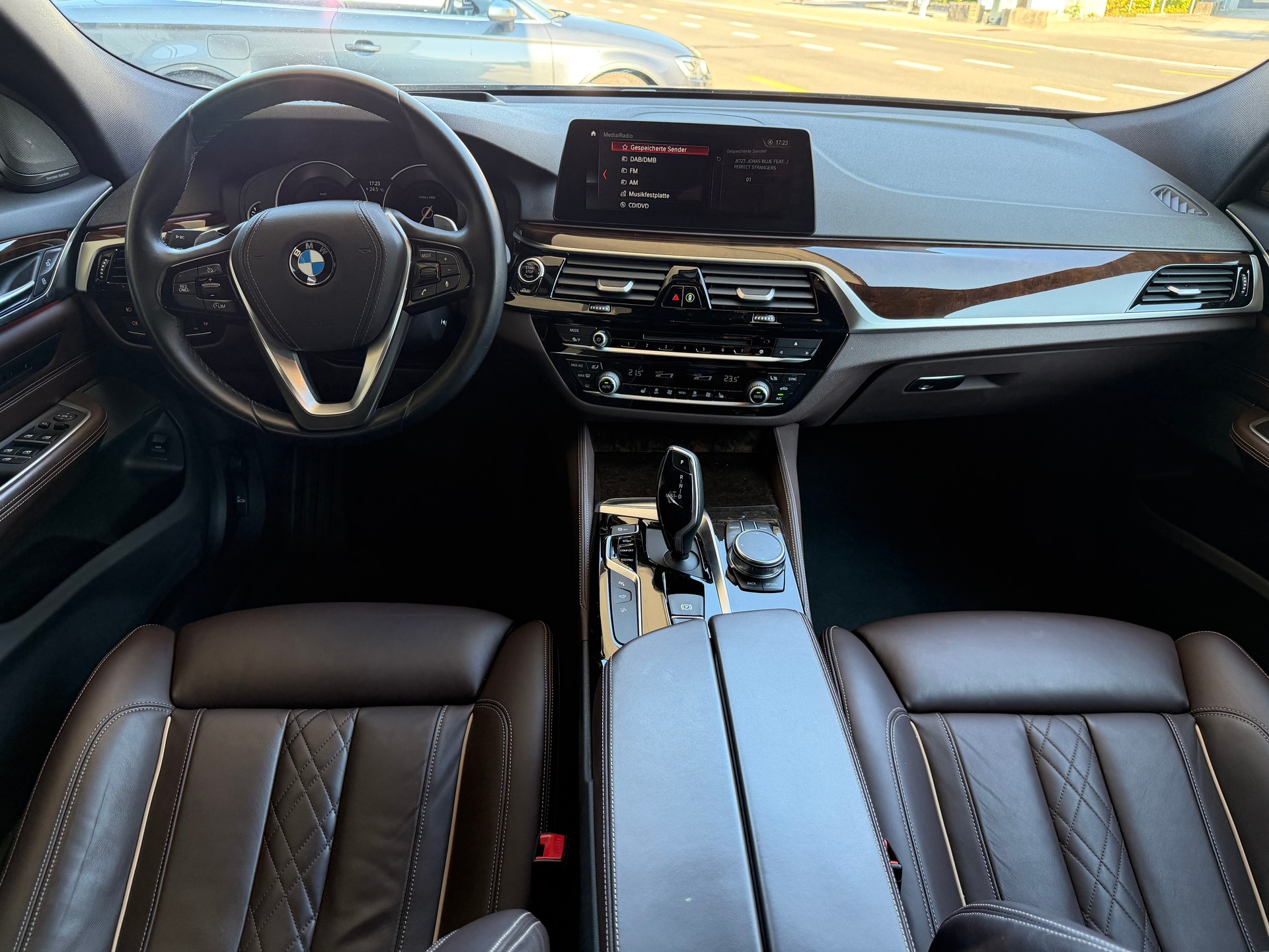 BMW 640i GT xDrive Luxury Line Steptronic-image-5