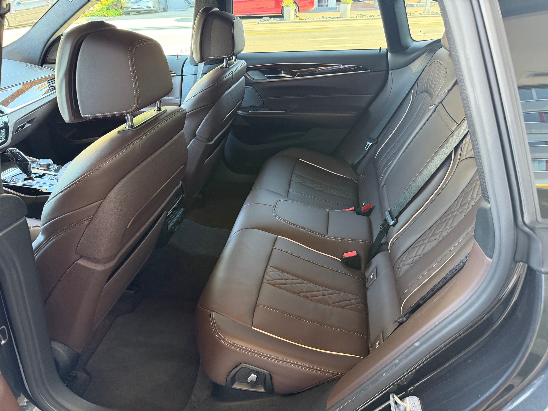 BMW 640i GT xDrive Luxury Line Steptronic-image-7
