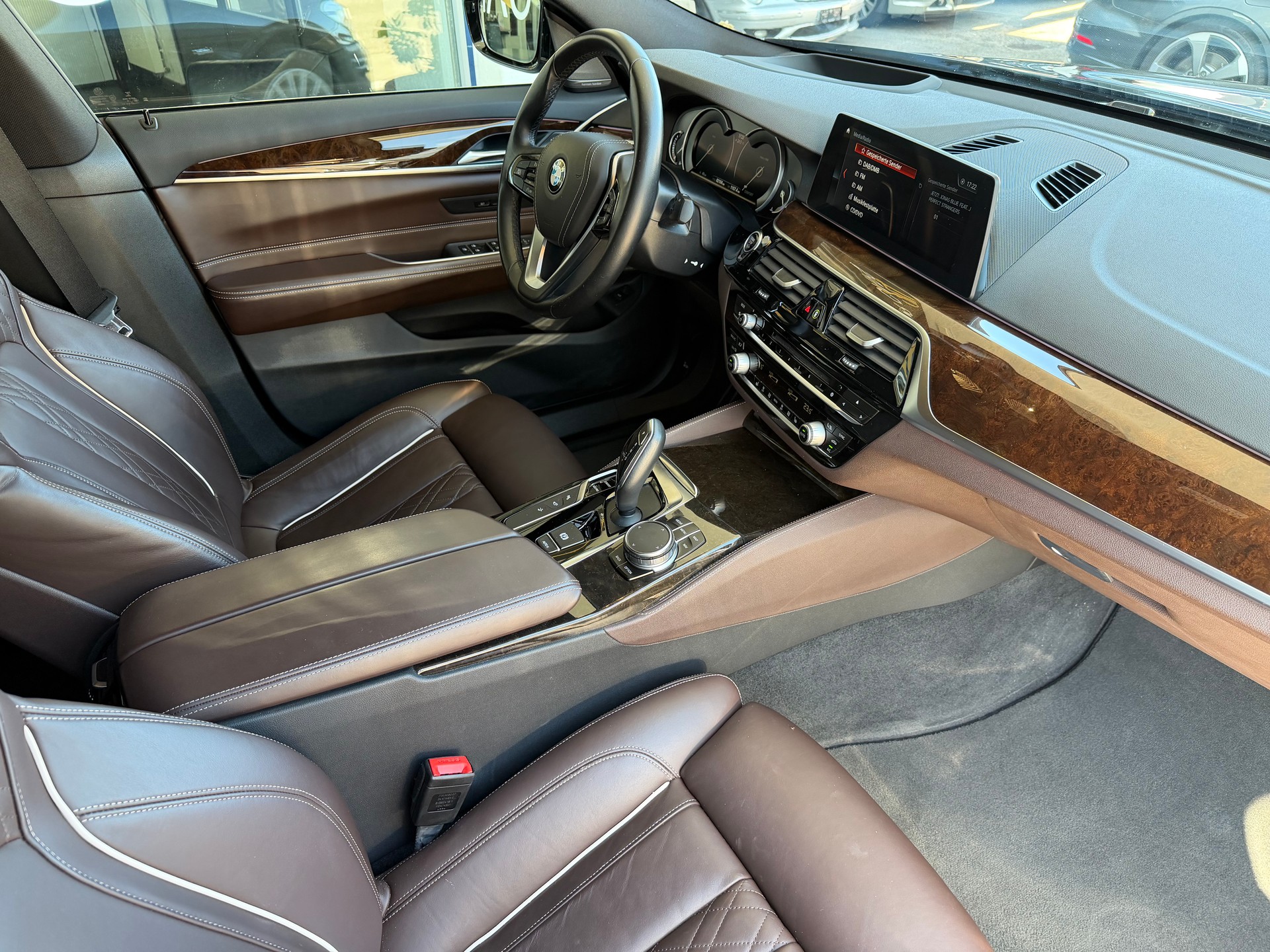 BMW 640i GT xDrive Luxury Line Steptronic-image-8