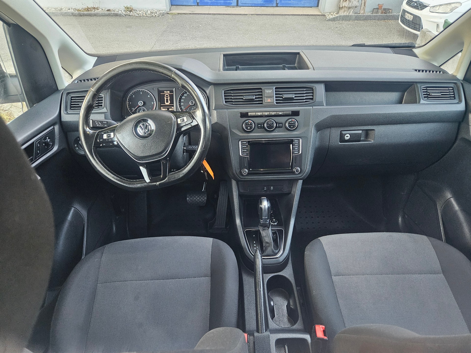 VW Caddy Maxi 2.0TDI 4Motion BlueMotion Technology DSG-image-10