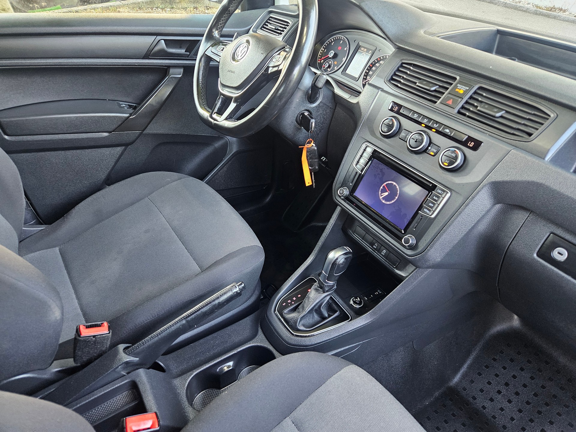 VW Caddy Maxi 2.0TDI 4Motion BlueMotion Technology DSG-image-13