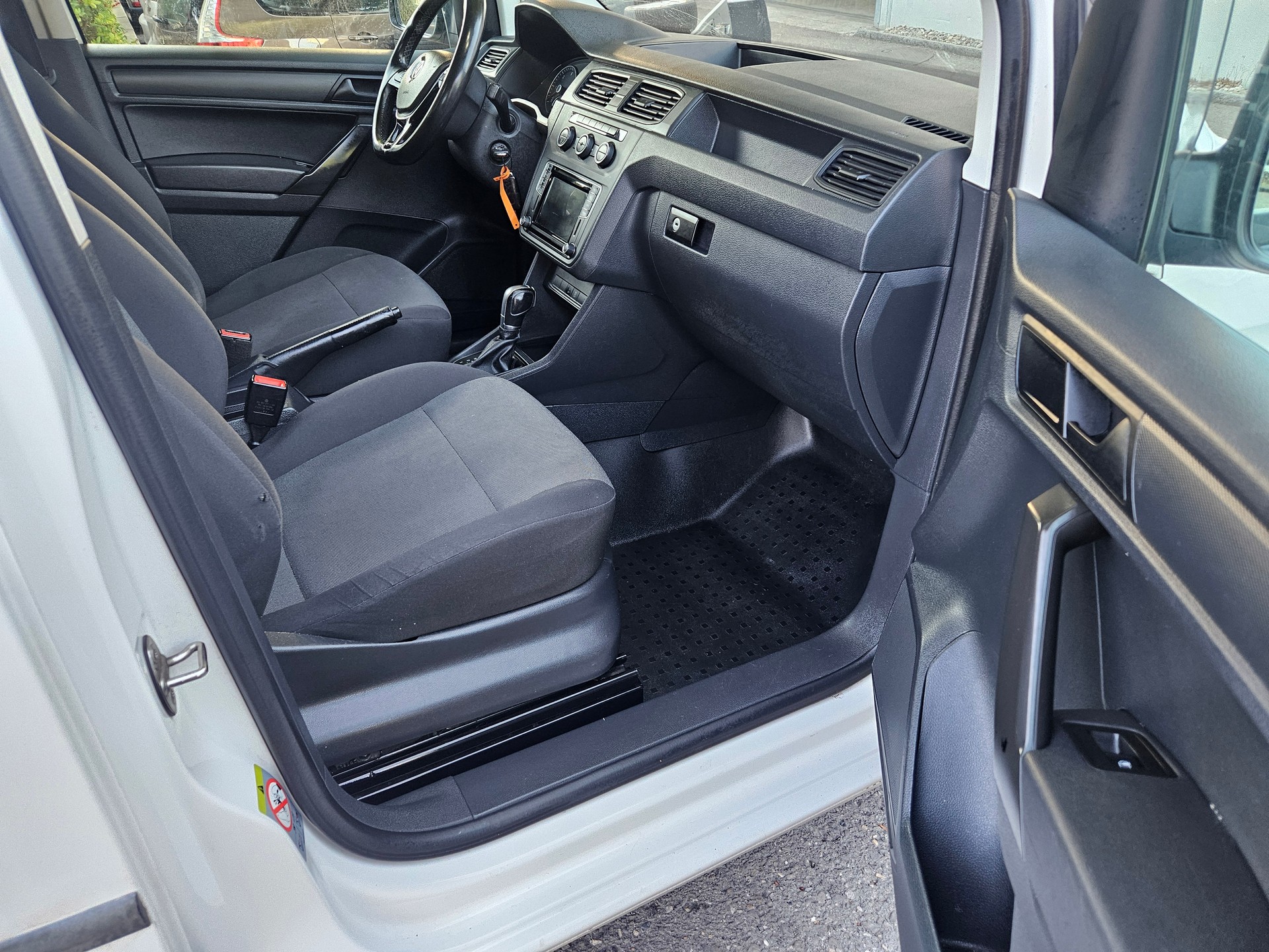 VW Caddy Maxi 2.0TDI 4Motion BlueMotion Technology DSG-image-15