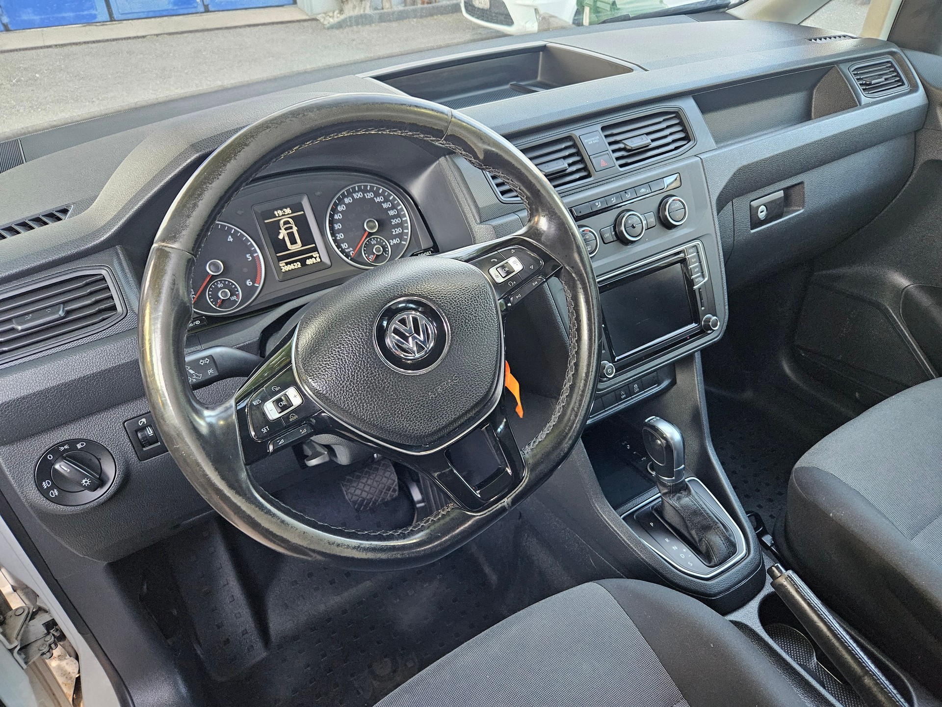 VW Caddy Maxi 2.0TDI 4Motion BlueMotion Technology DSG-image-14