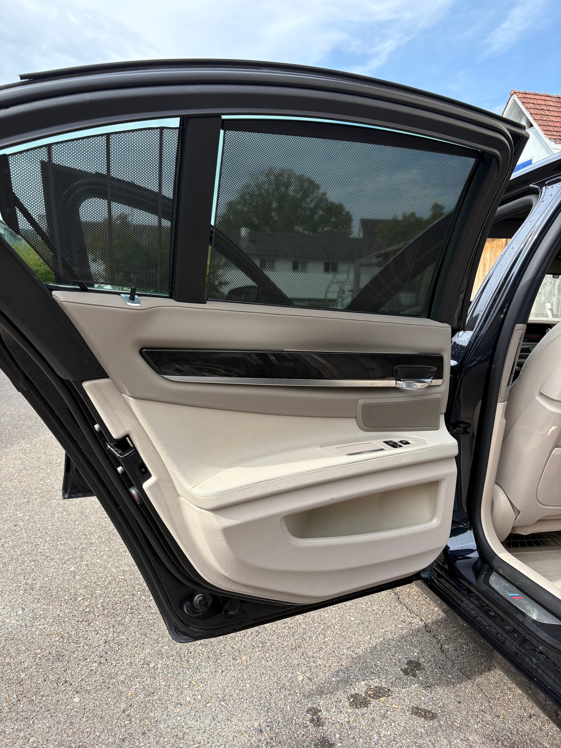 BMW 750i xDrive M-Paket Facelift-image-14
