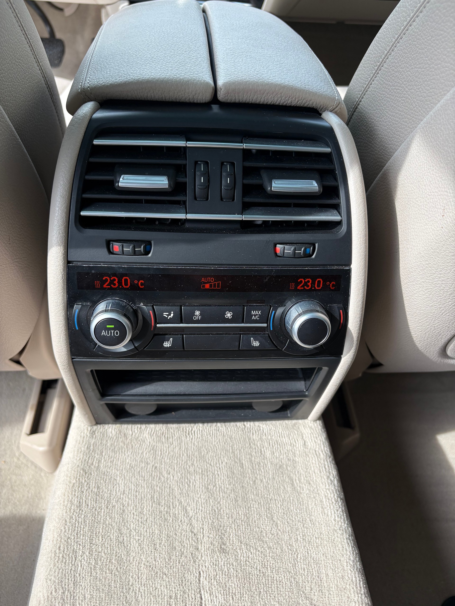 BMW 750i xDrive M-Paket Facelift-image-12
