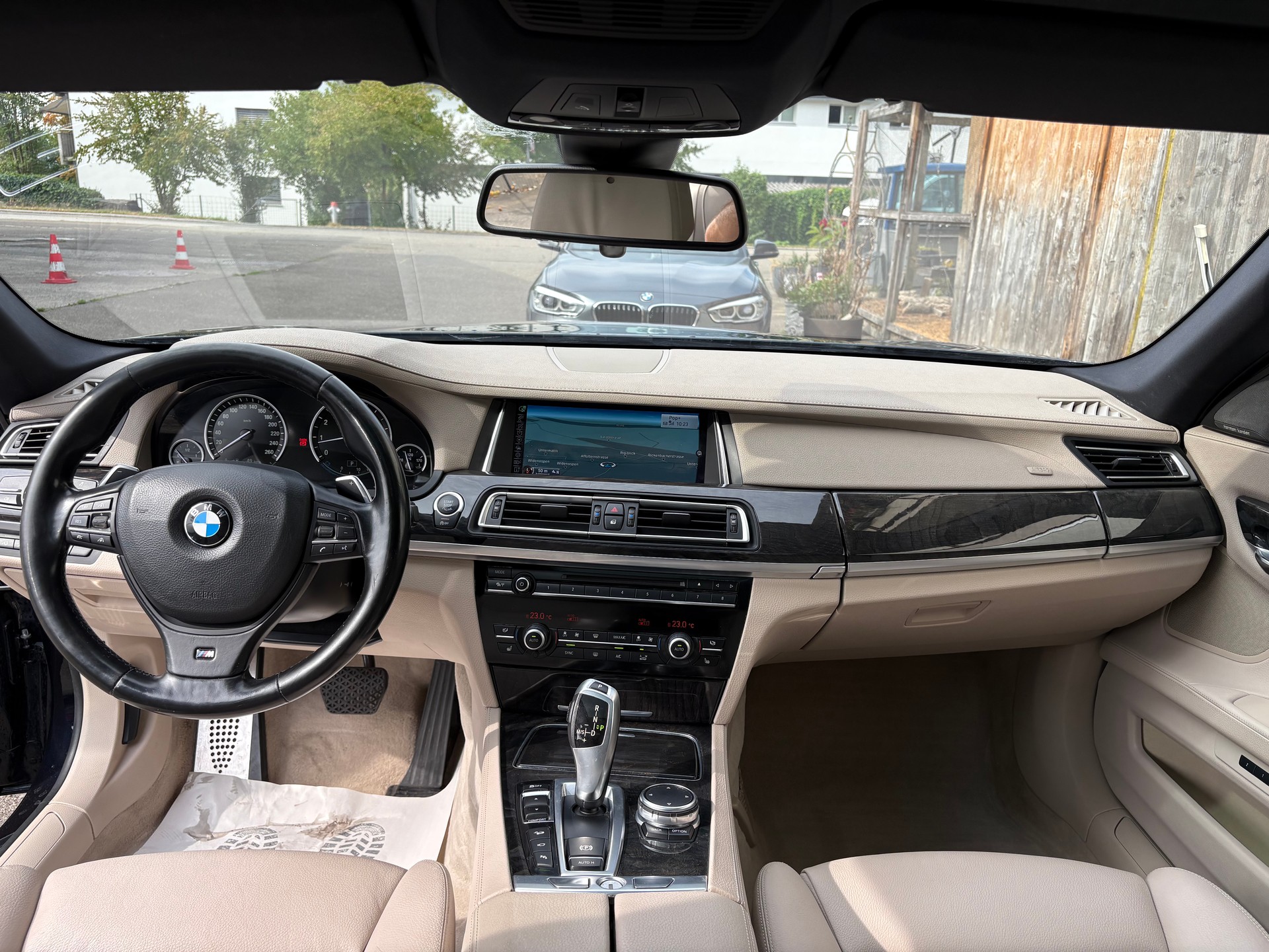 BMW 750i xDrive M-Paket Facelift-image-8