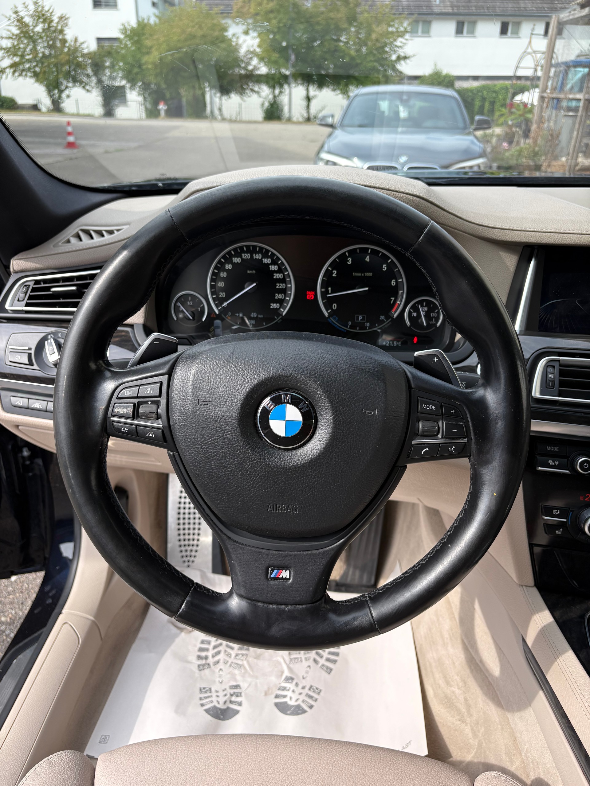 BMW 750i xDrive M-Paket Facelift-image-10