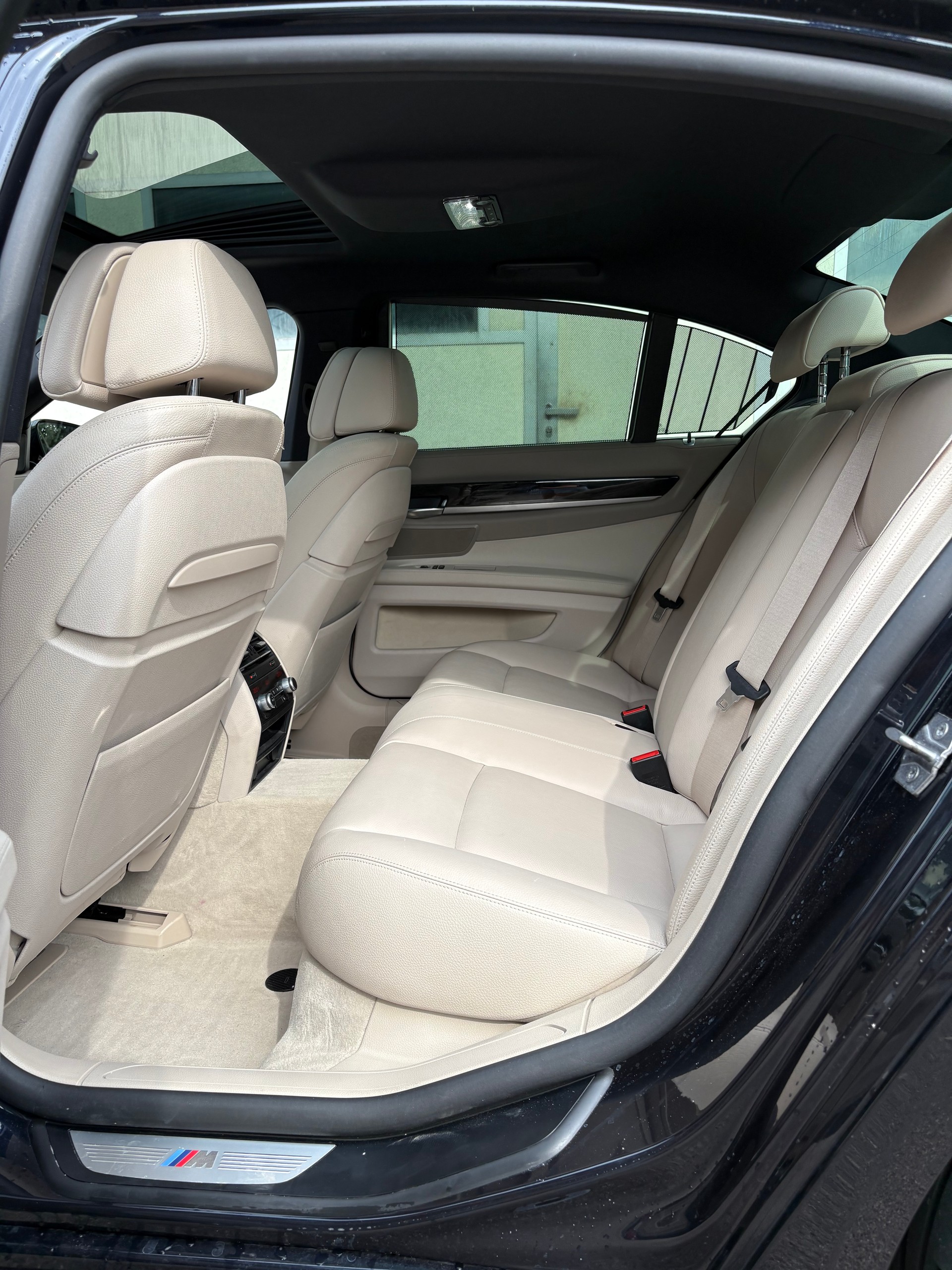 BMW 750i xDrive M-Paket Facelift-image-7