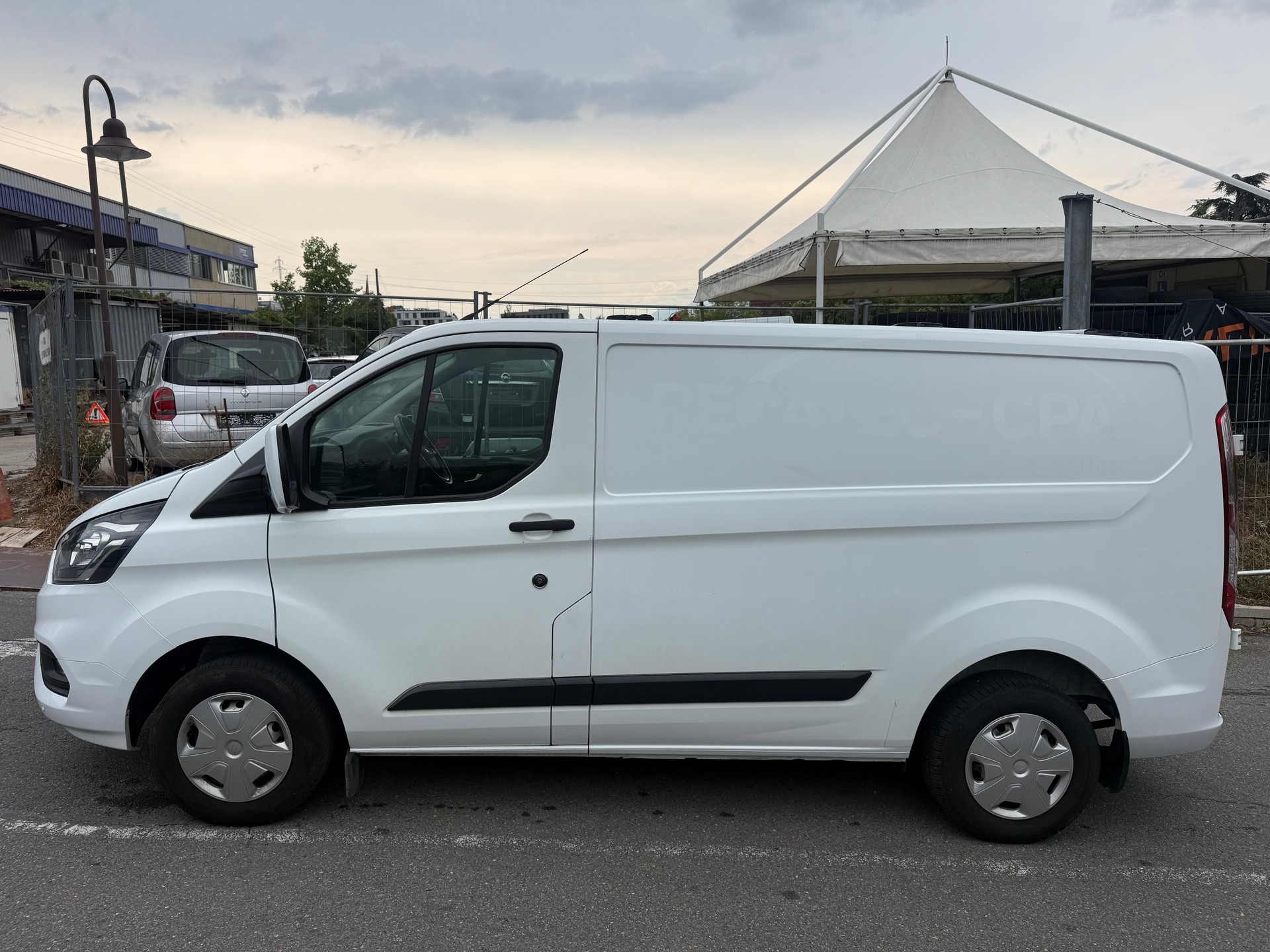 FORD Transit Custom Van 320 L1H1 Limited-image-3