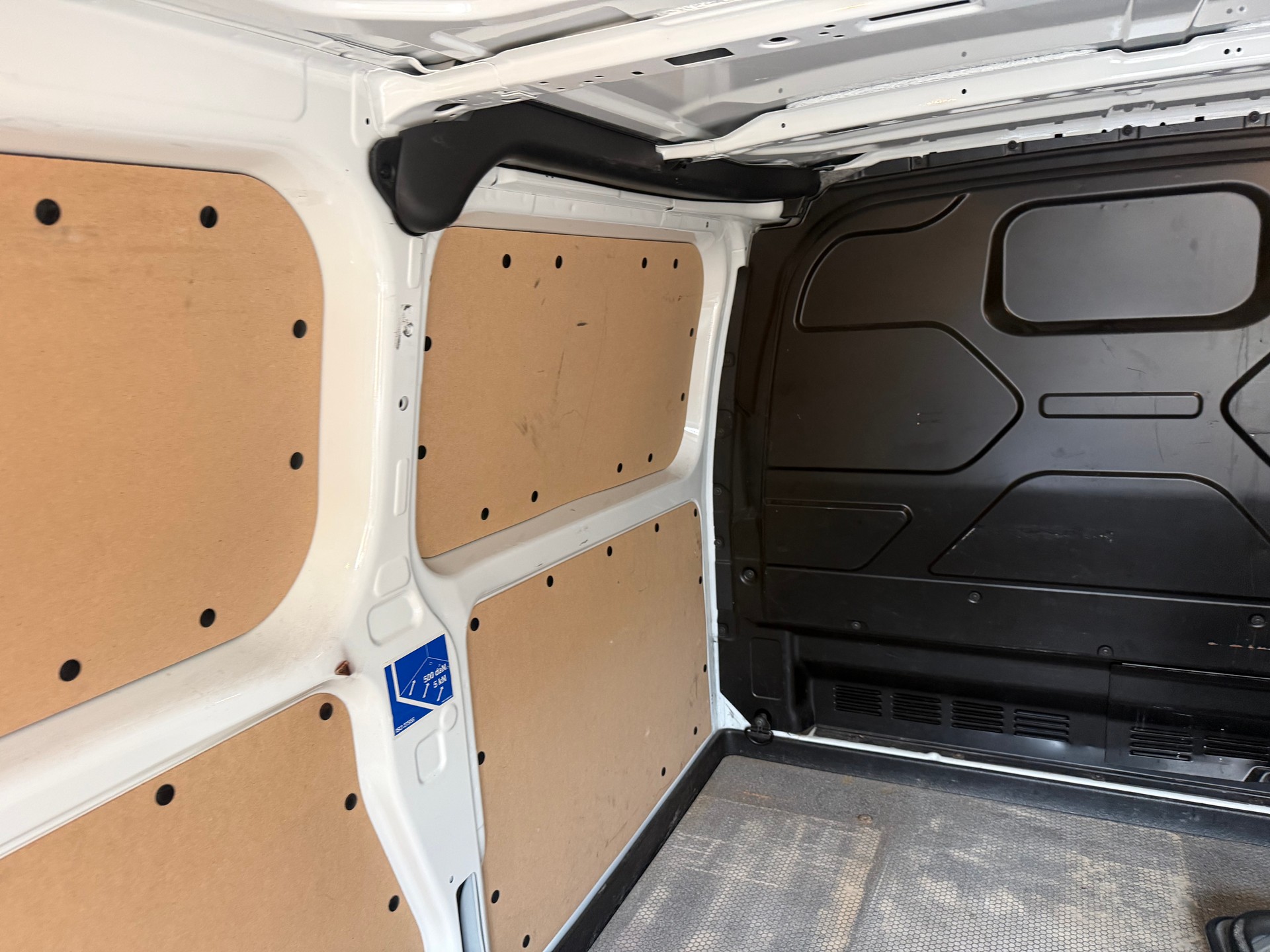 FORD Transit Custom Van 320 L1H1 Limited-image-9