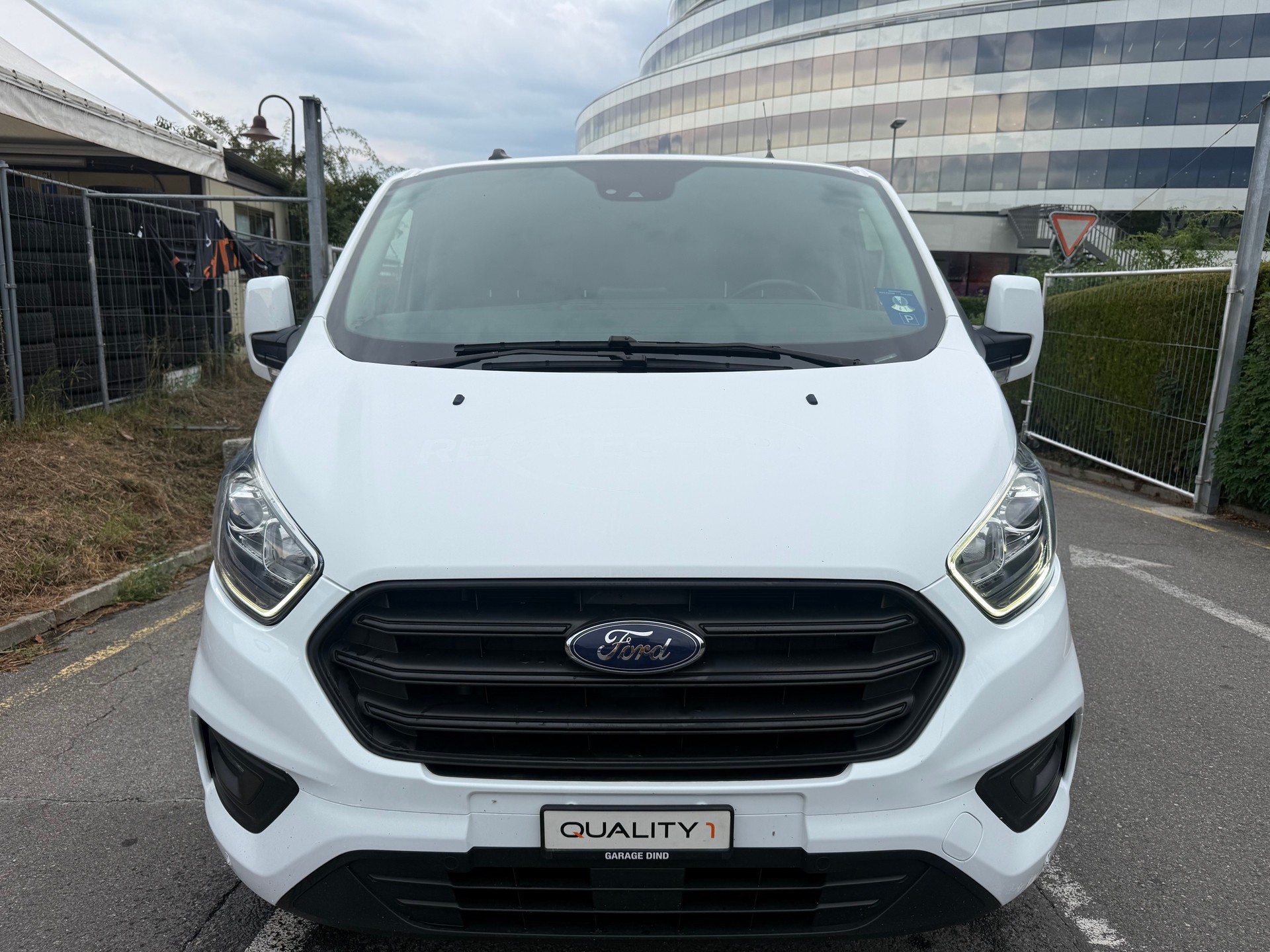 FORD Transit Custom Van 320 L1H1 Limited-image-1
