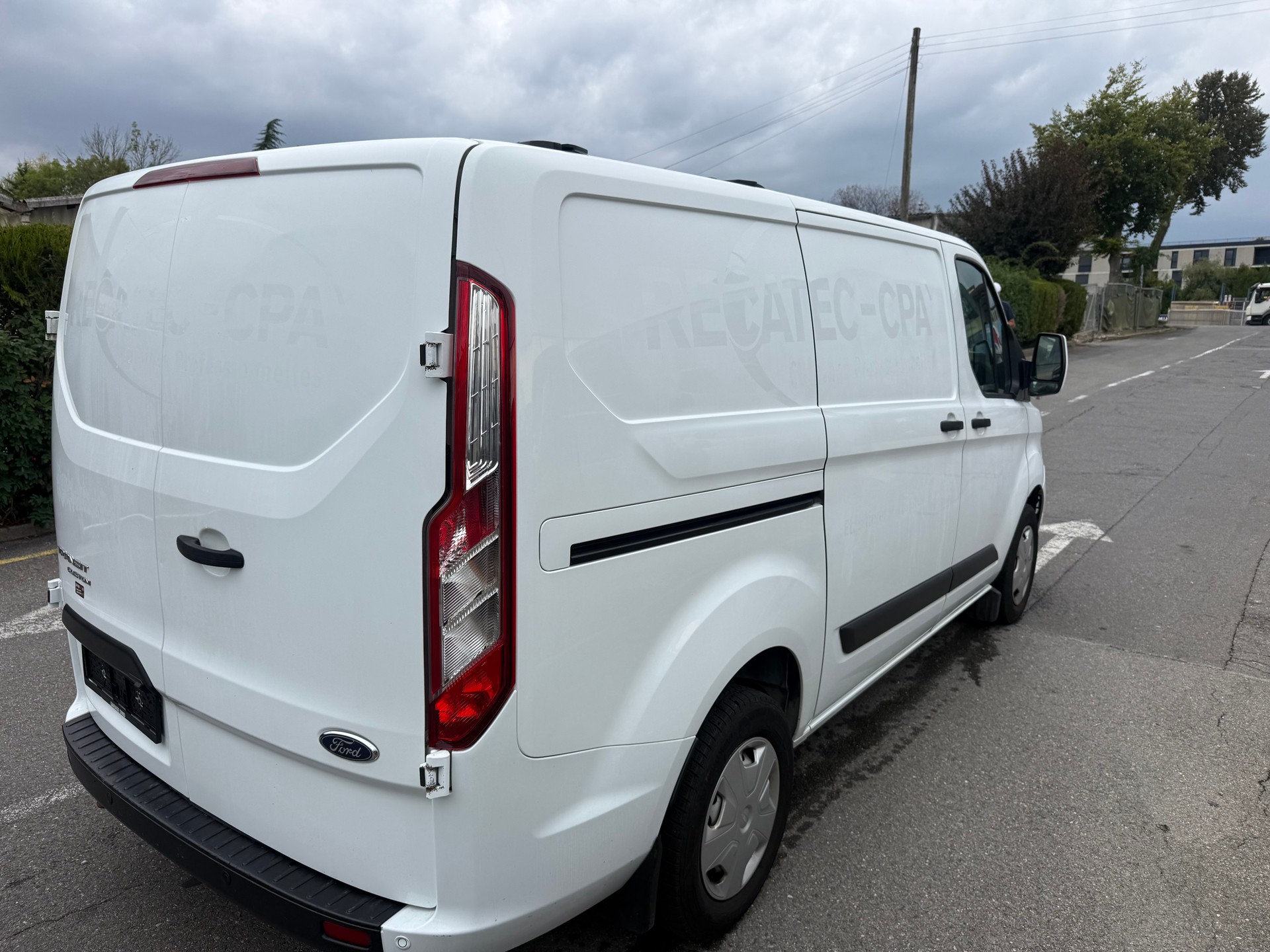 FORD Transit Custom Van 320 L1H1 Limited-image-6