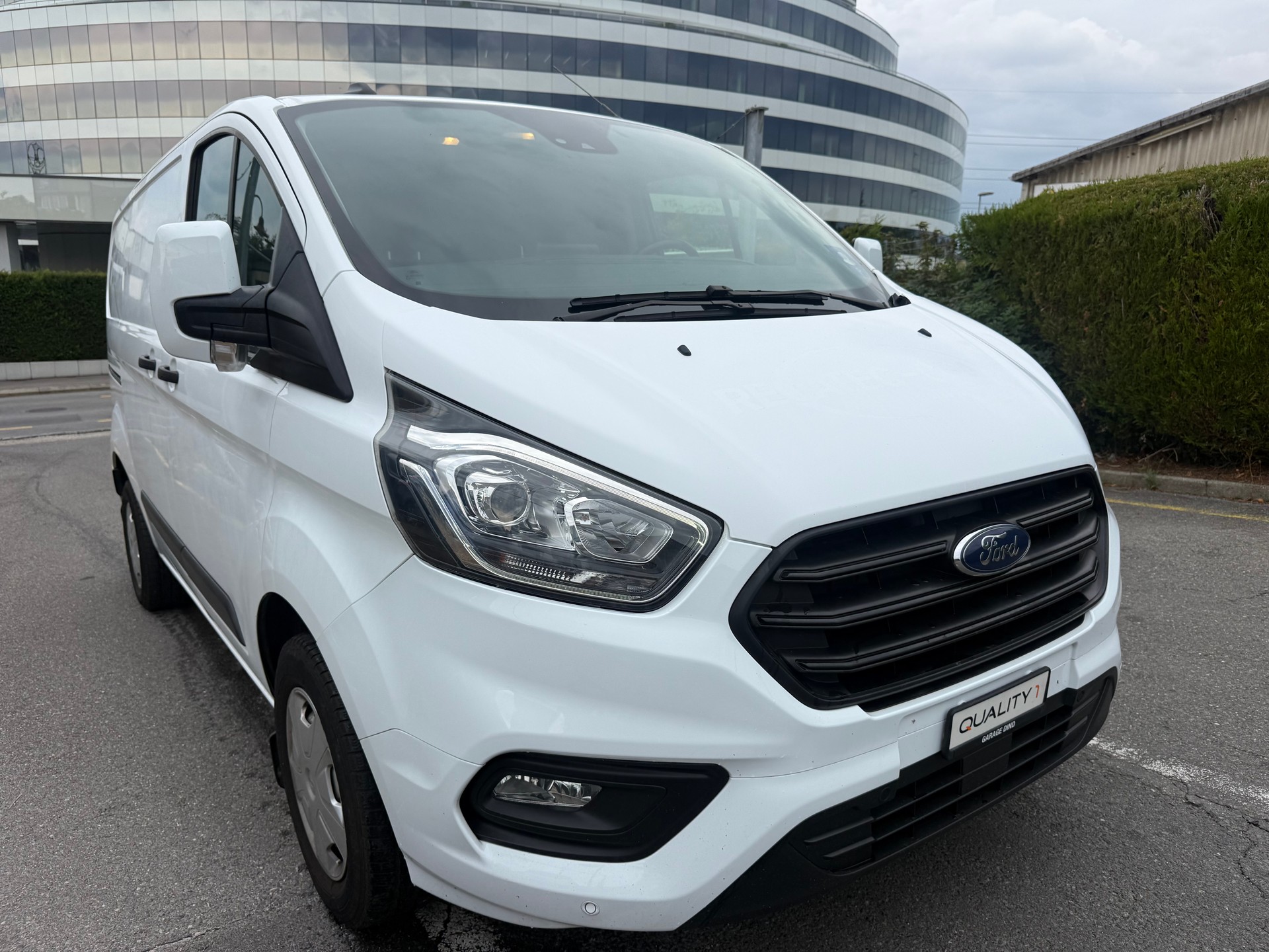 FORD Transit Custom Van 320 L1H1 Limited-image-0