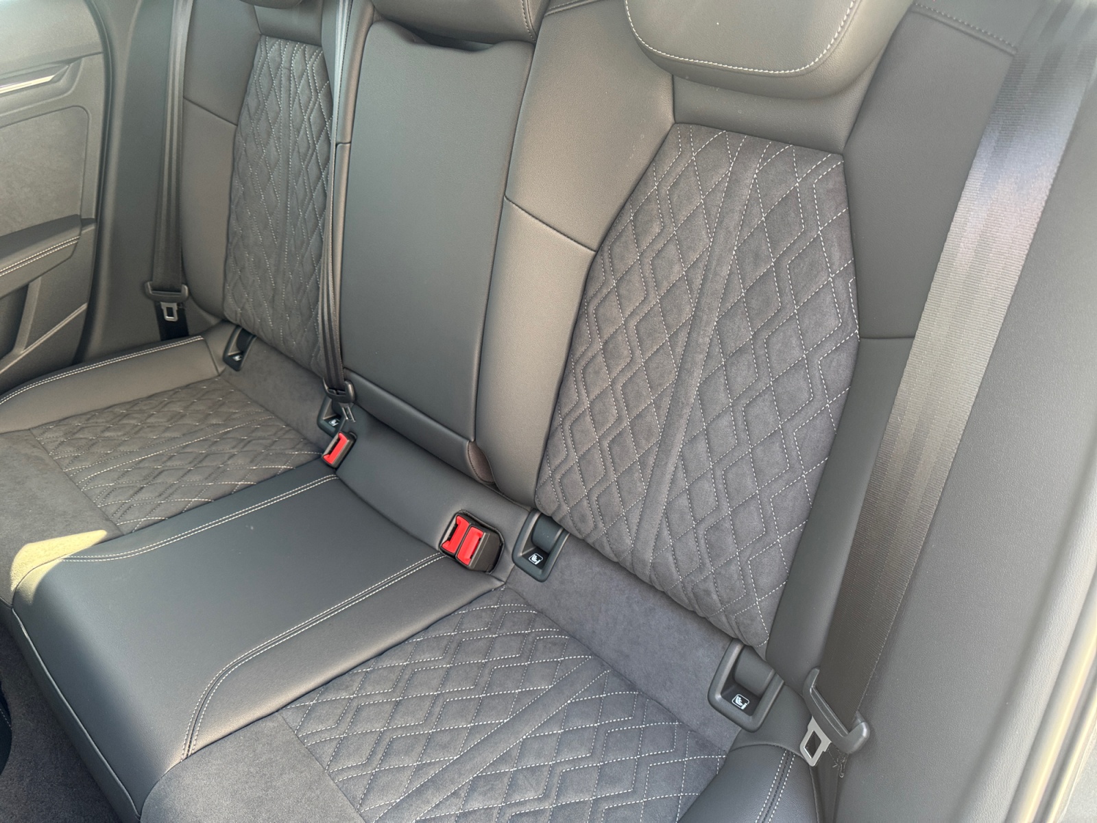 AUDI S3 Sportback TFSI quattro S-tronic-image-12