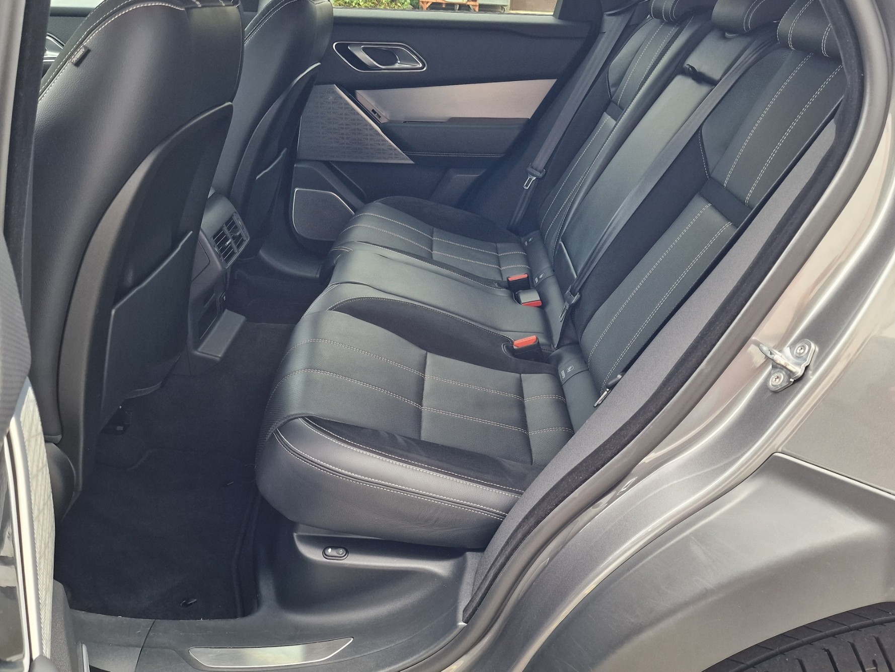 LAND ROVER Range Rover Velar R-Dynamic D 240 SE Automatic-image-13