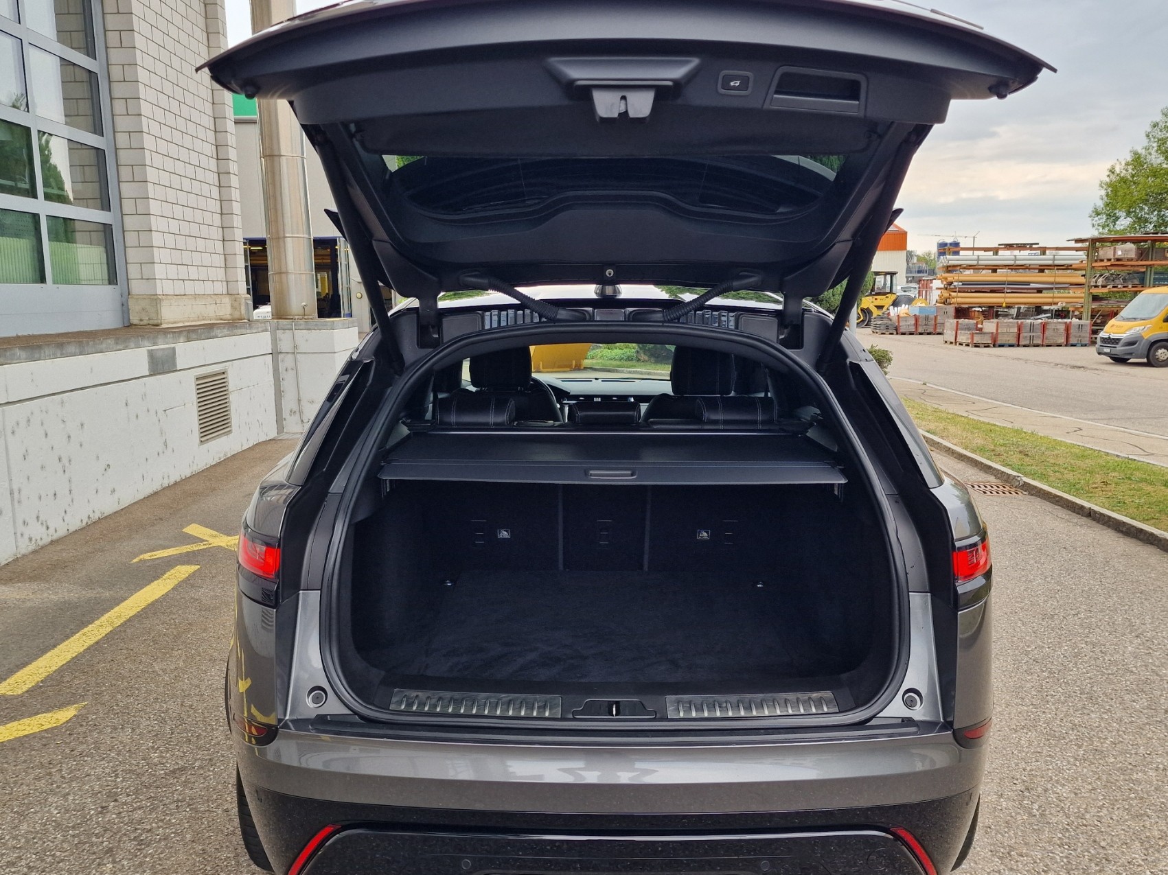 LAND ROVER Range Rover Velar R-Dynamic D 240 SE Automatic-image-14