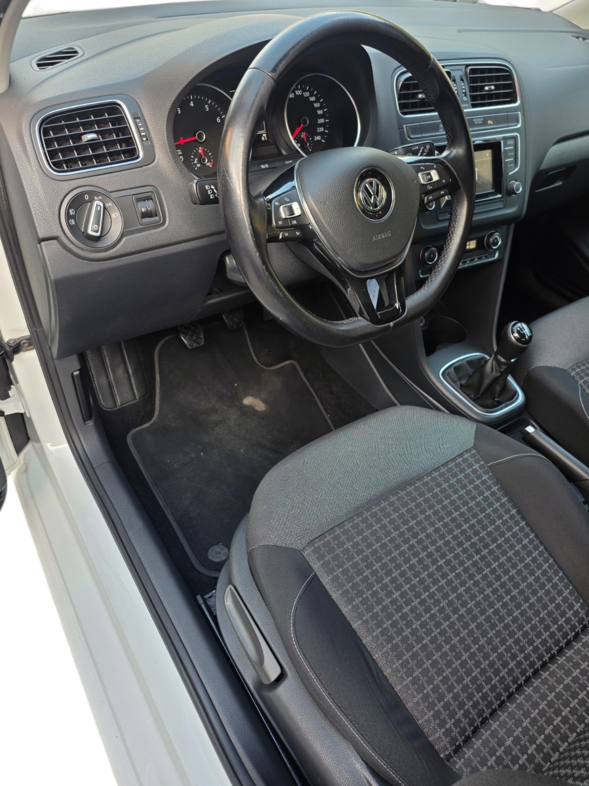 VW Polo 1.2 TSI BMT Comfortline-image-11