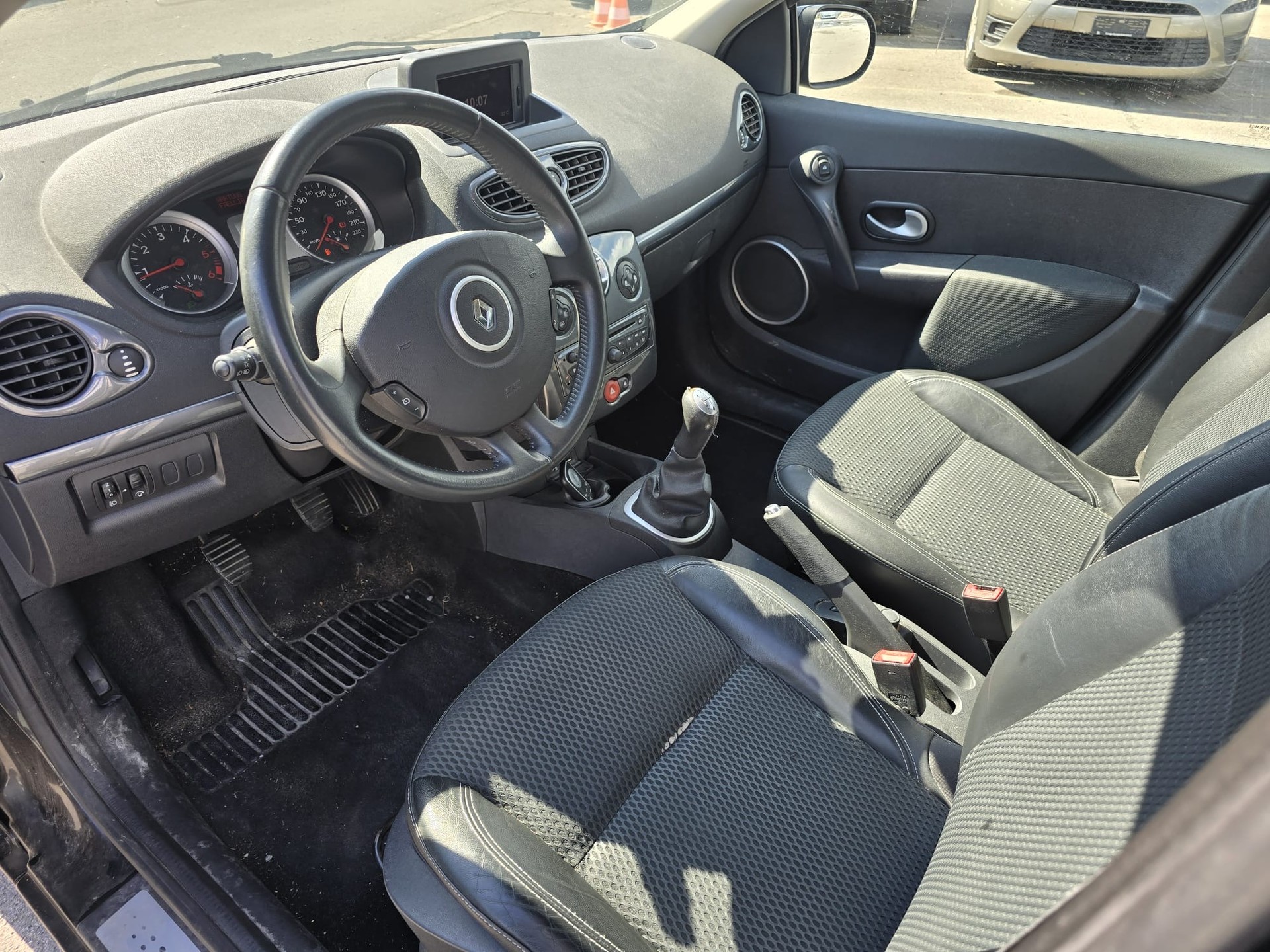 RENAULT Clio Grandtour 1.5 dCi Expression-image-9