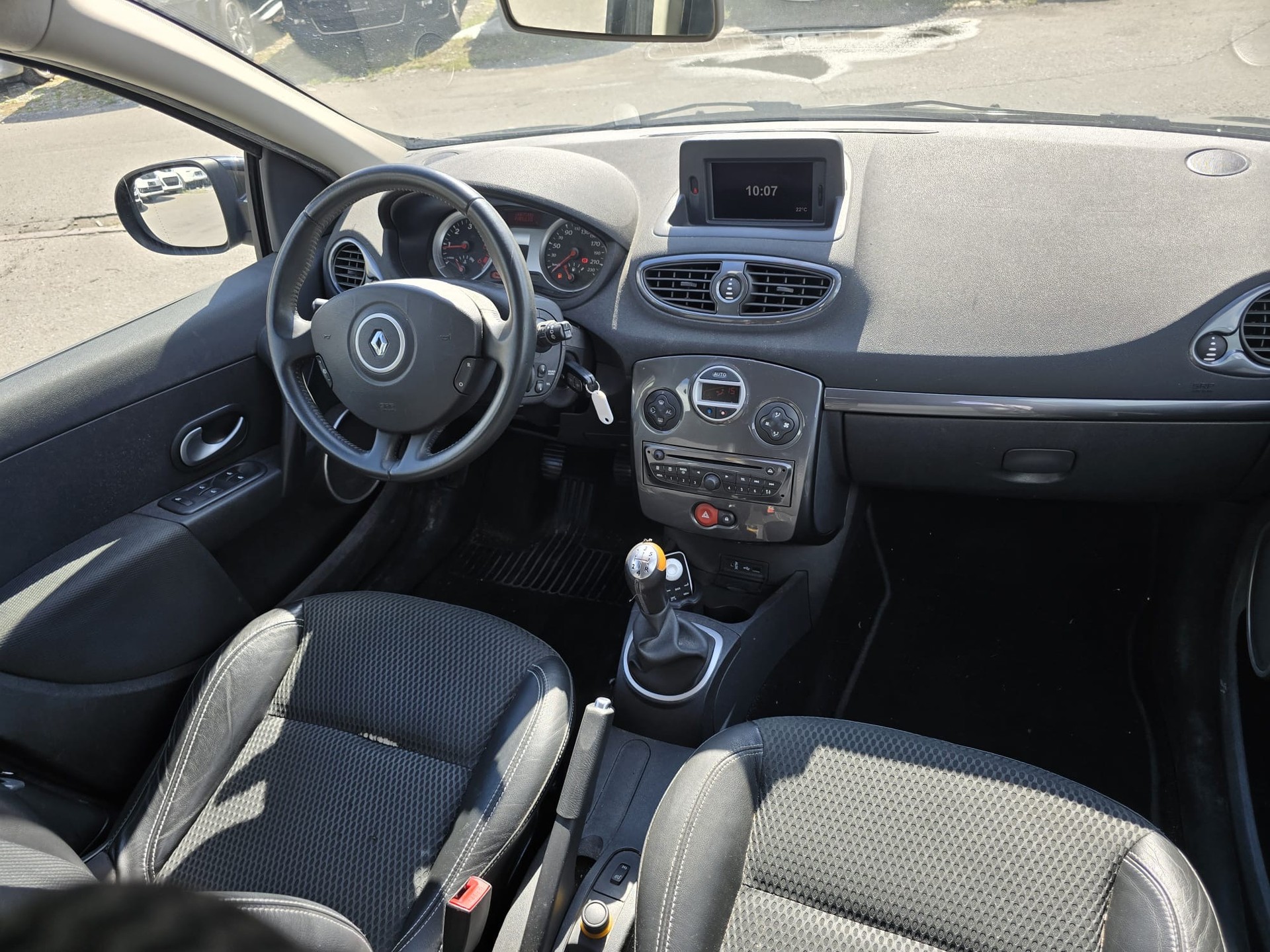 RENAULT Clio Grandtour 1.5 dCi Expression-image-11