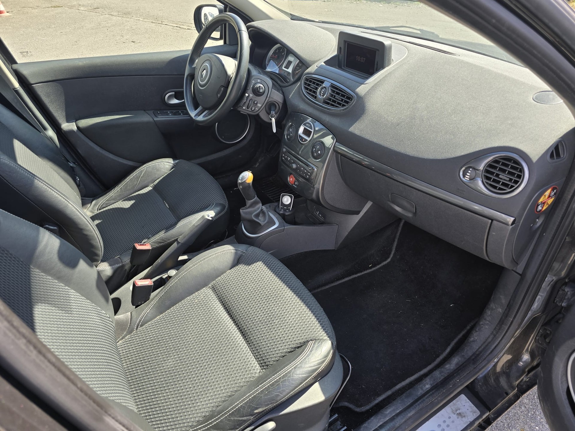 RENAULT Clio Grandtour 1.5 dCi Expression-image-8