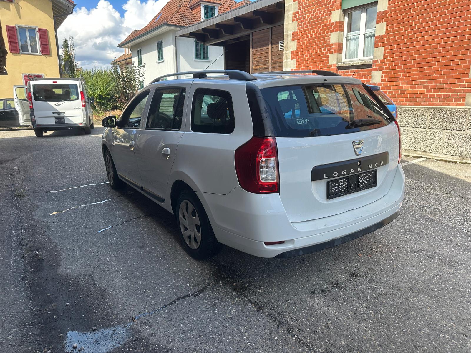 DACIA Logan MCV 0.9 Ambiance Automatic-image-3