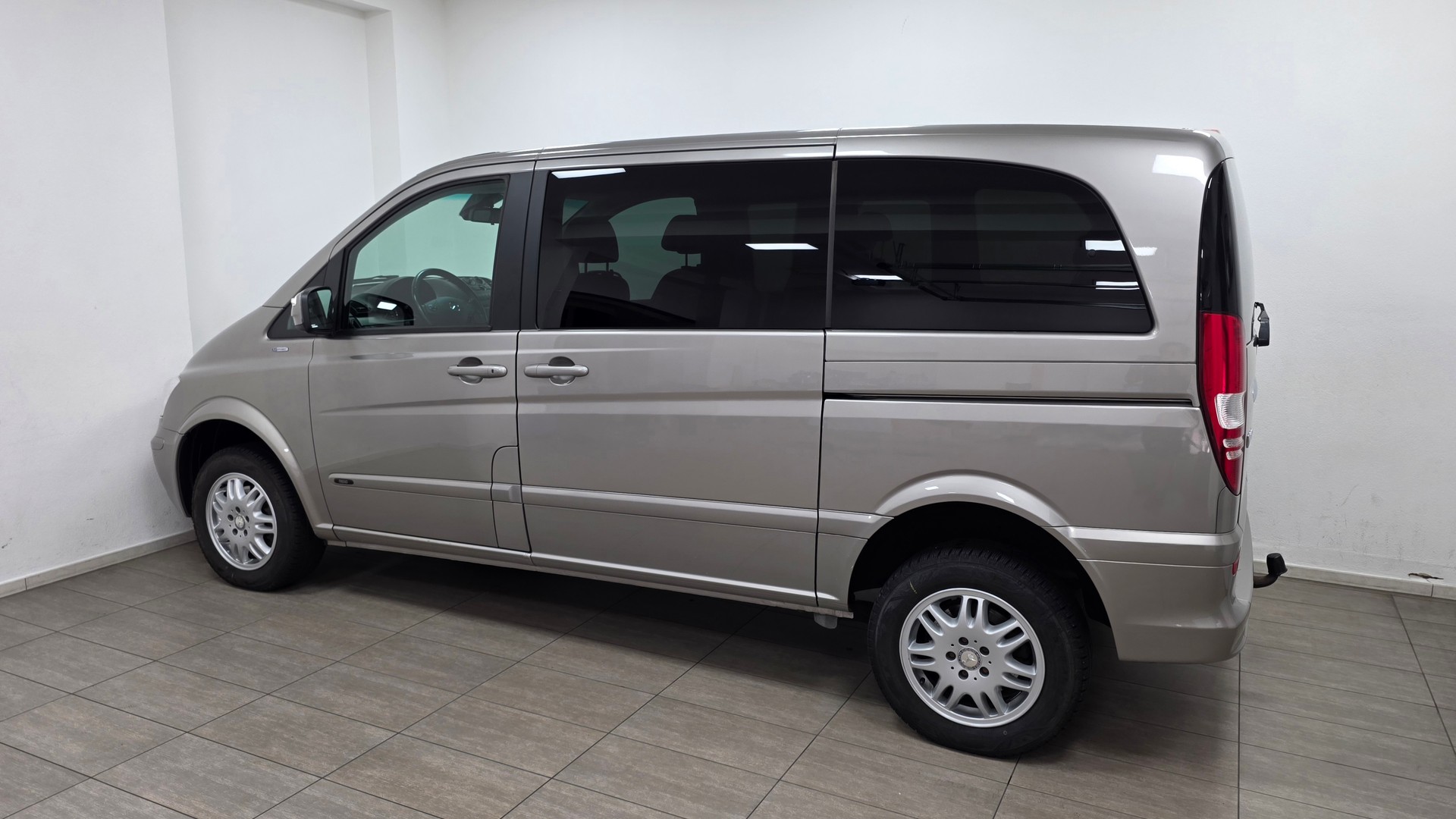 MERCEDES-BENZ Viano 2.2 CDI Blue Eff. Trend Ed. L 4Matic A-image-6