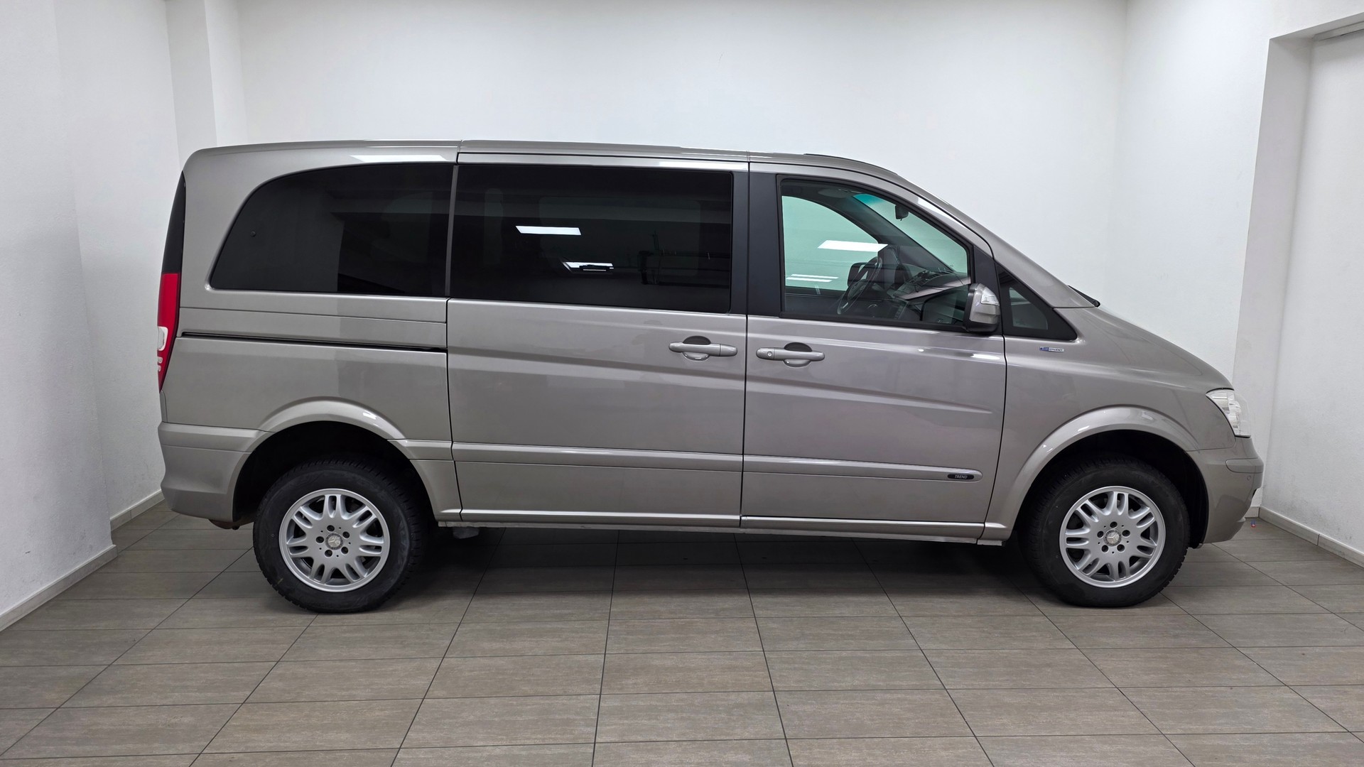 MERCEDES-BENZ Viano 2.2 CDI Blue Eff. Trend Ed. L 4Matic A-image-3