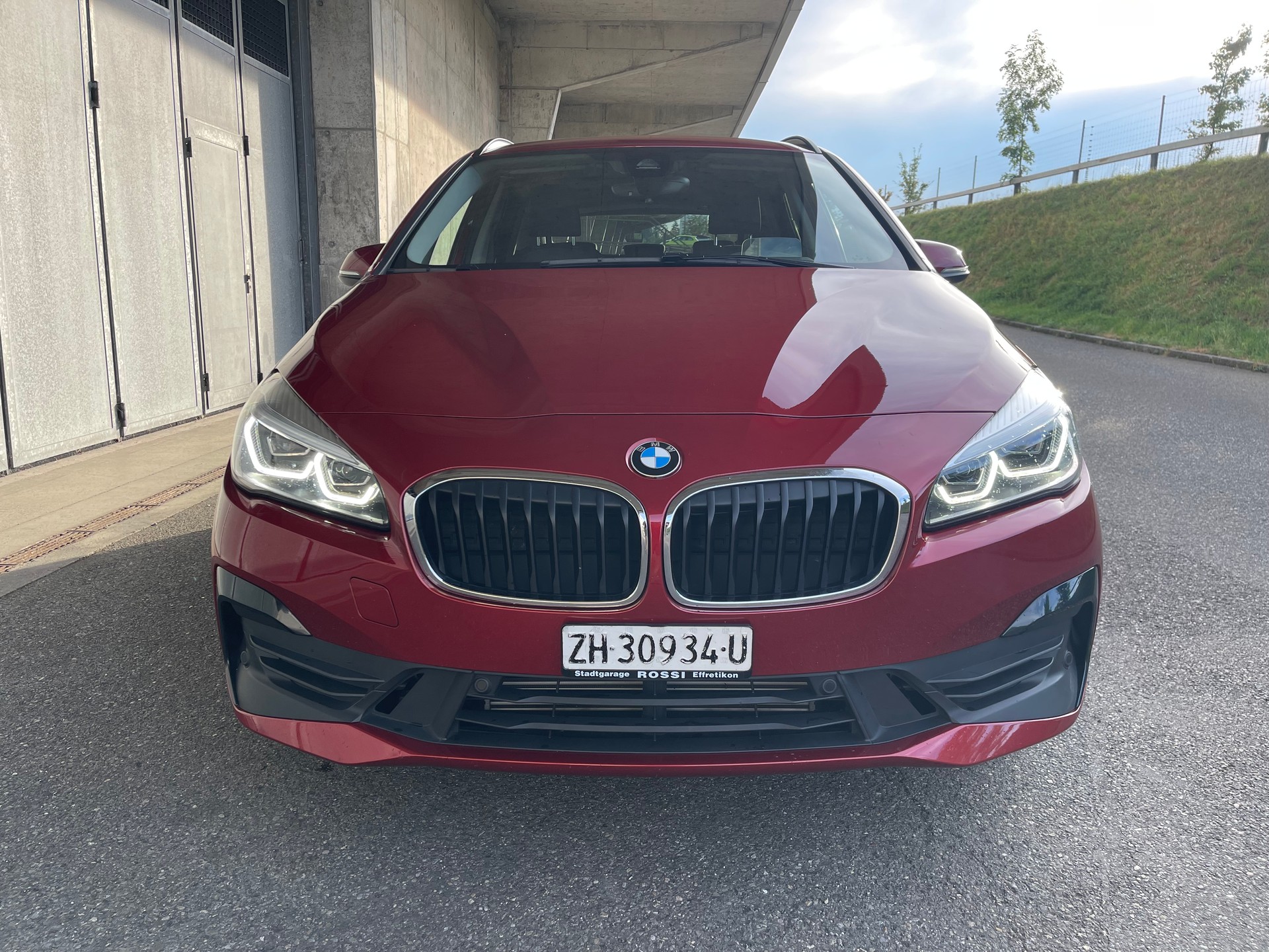 BMW 225xe Active Tourer-image-2