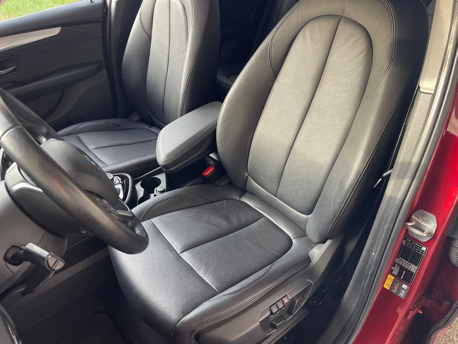 BMW 225xe Active Tourer-image-13
