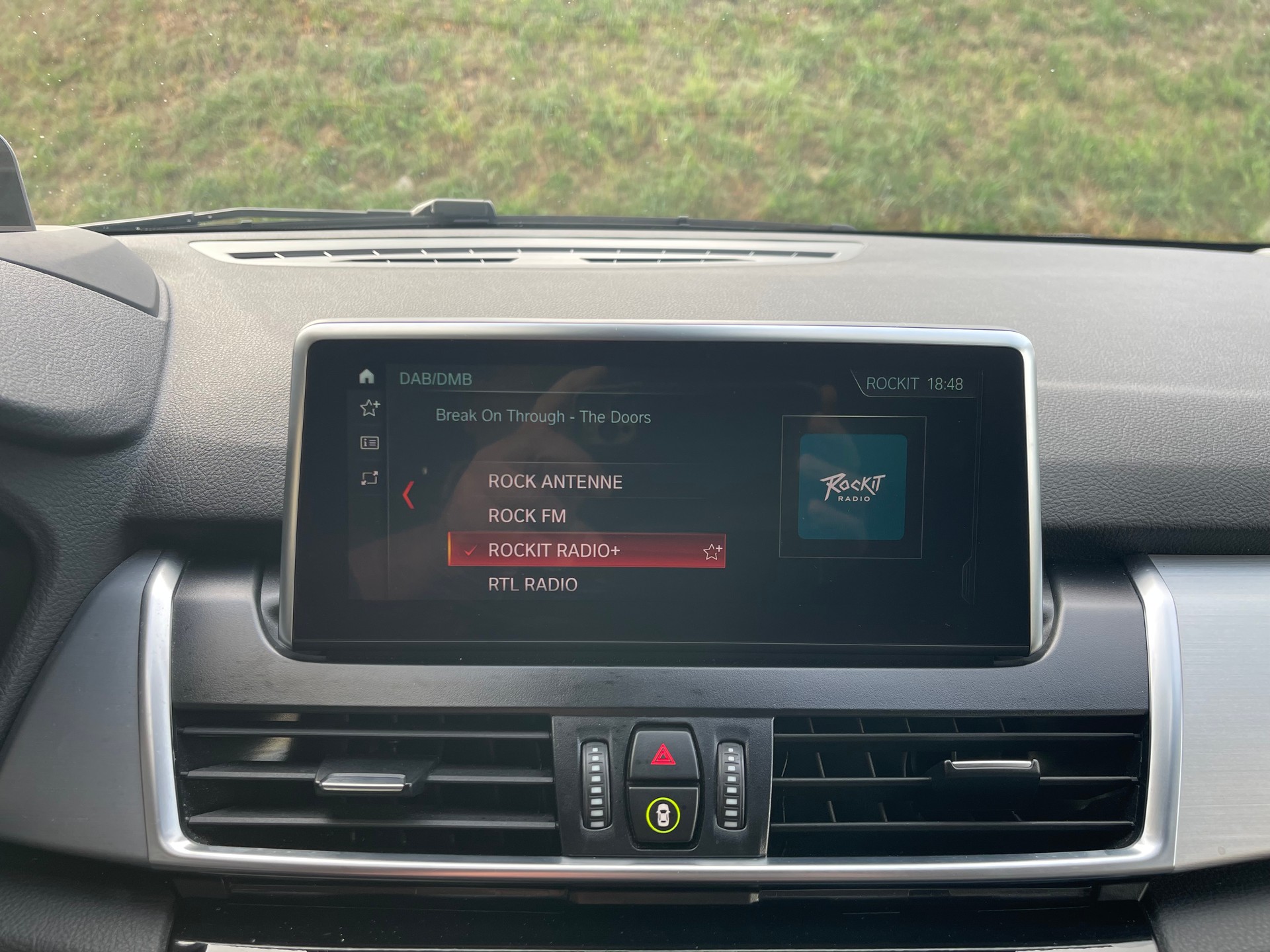 BMW 225xe Active Tourer-image-11