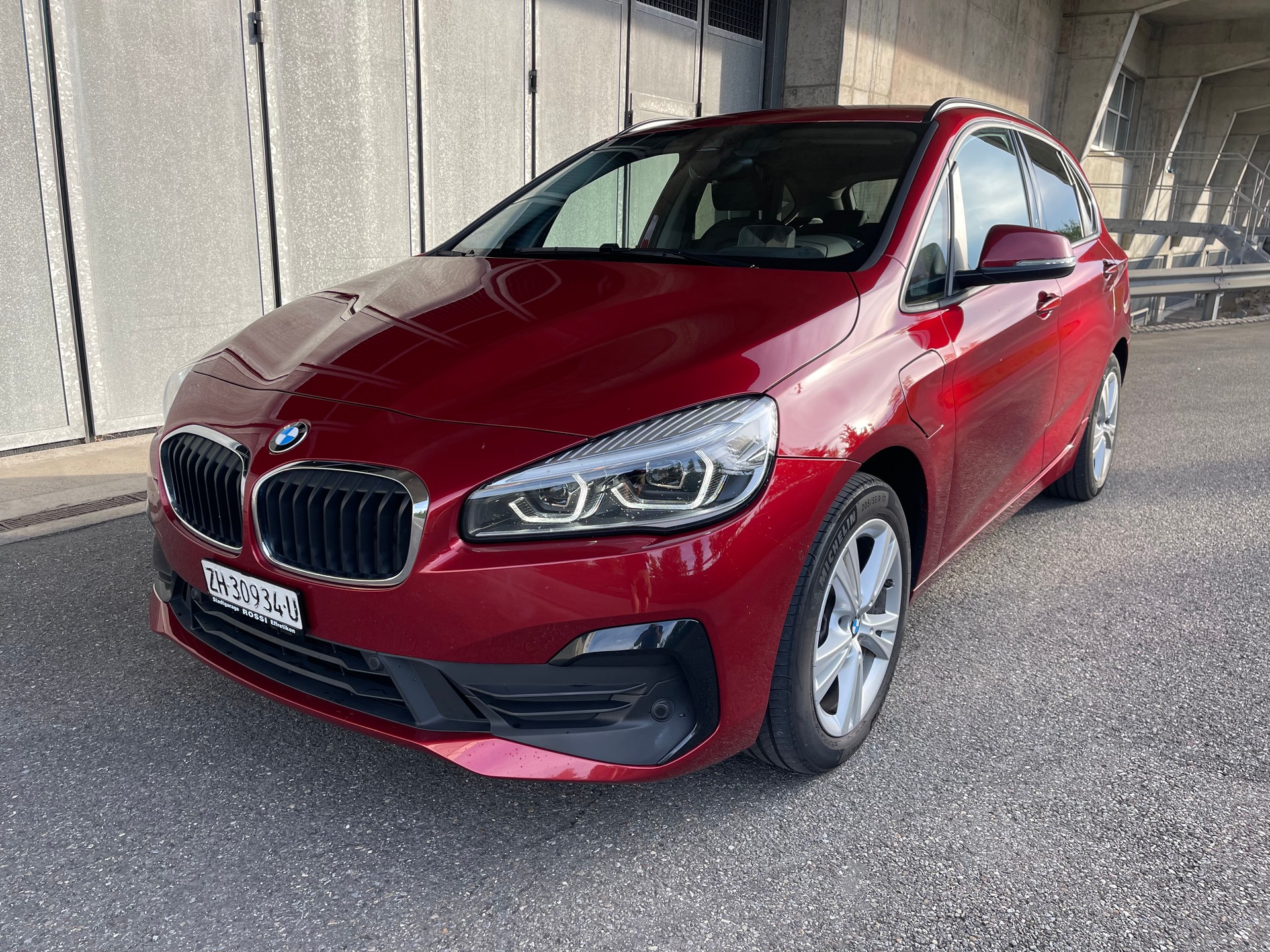 BMW 225xe Active Tourer-image-1