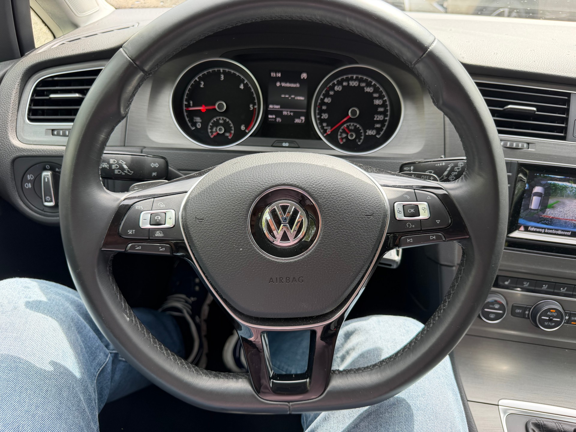 VW Golf 2.0 TDI Highline DSG-image-8