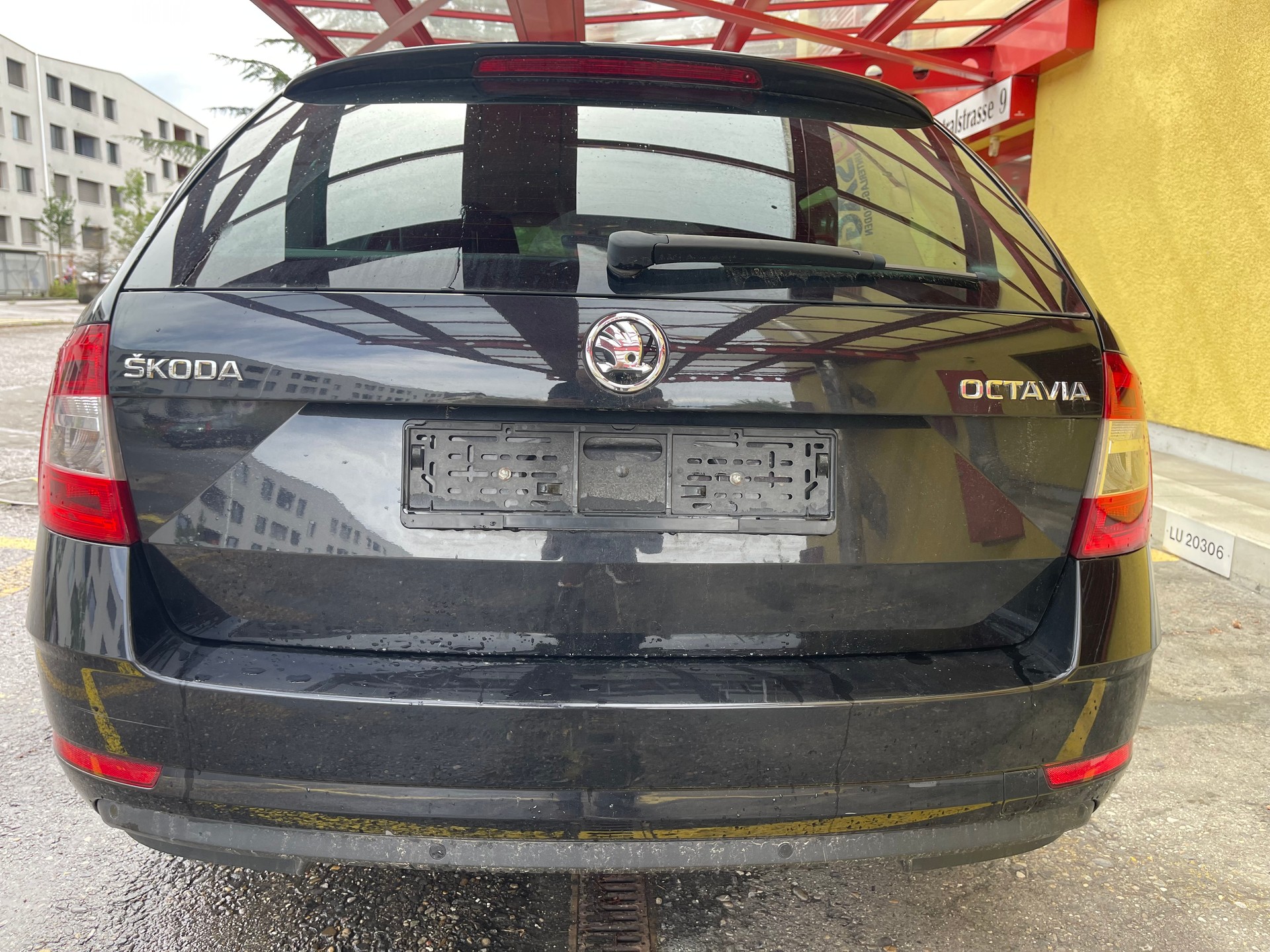 SKODA Octavia Combi 1.6 TDI Active DSG-image-4