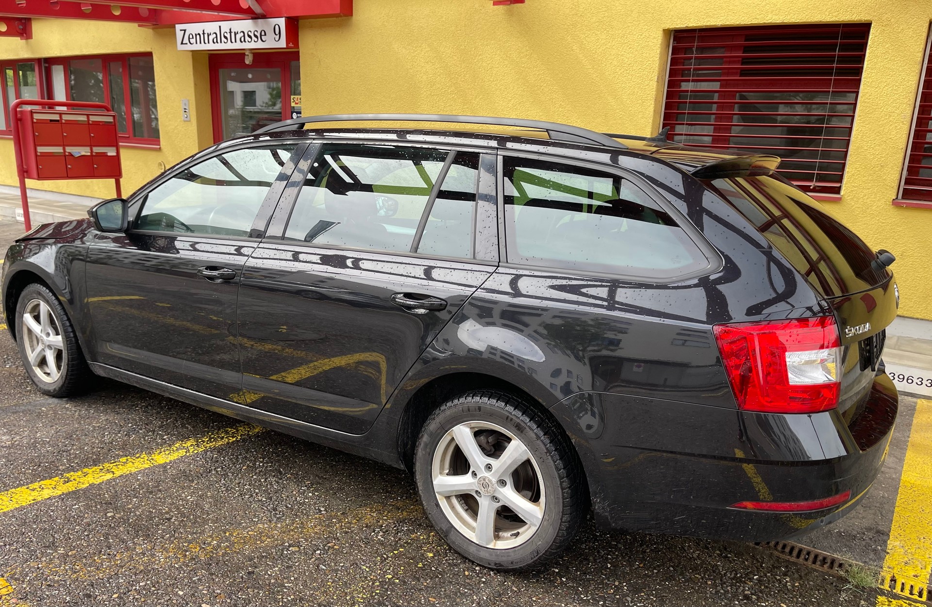 SKODA Octavia Combi 1.6 TDI Active DSG-image-5