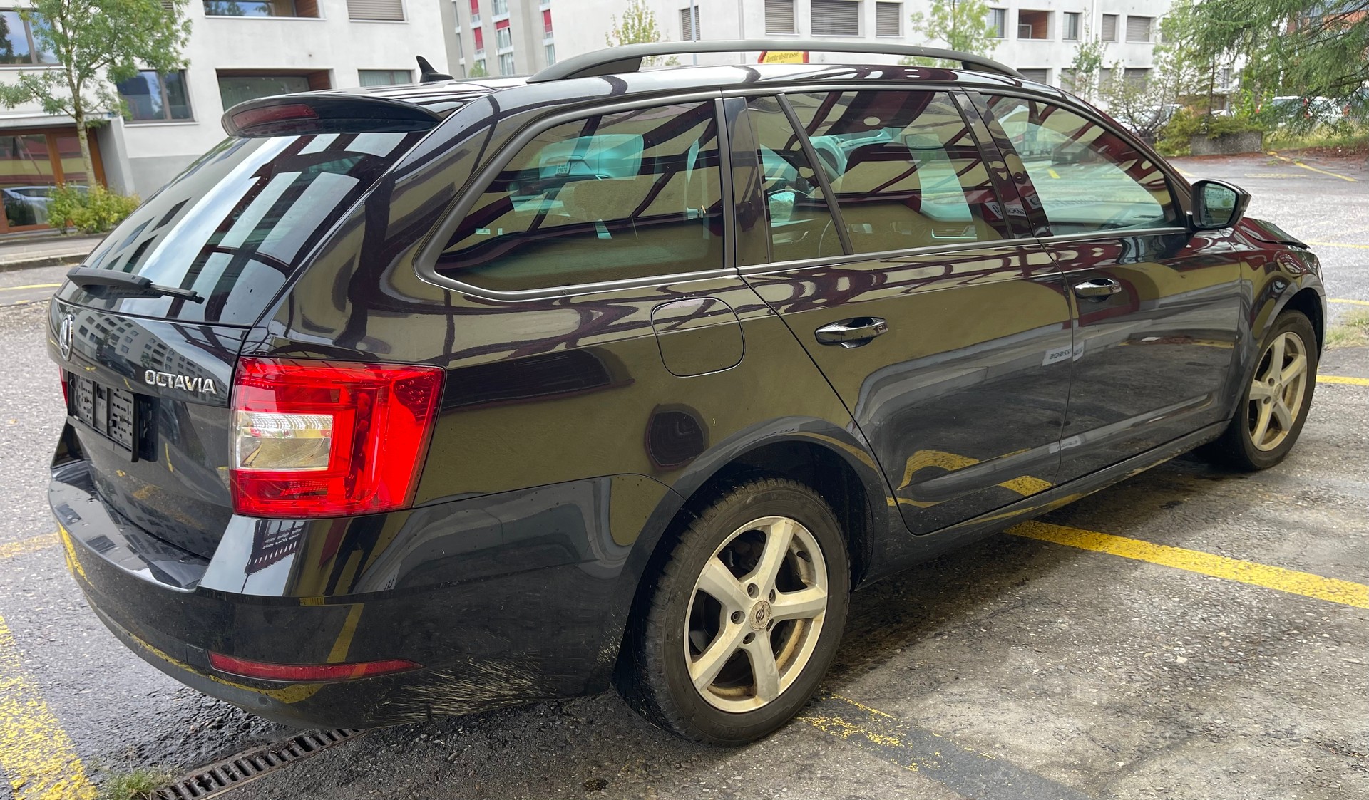 SKODA Octavia Combi 1.6 TDI Active DSG-image-2