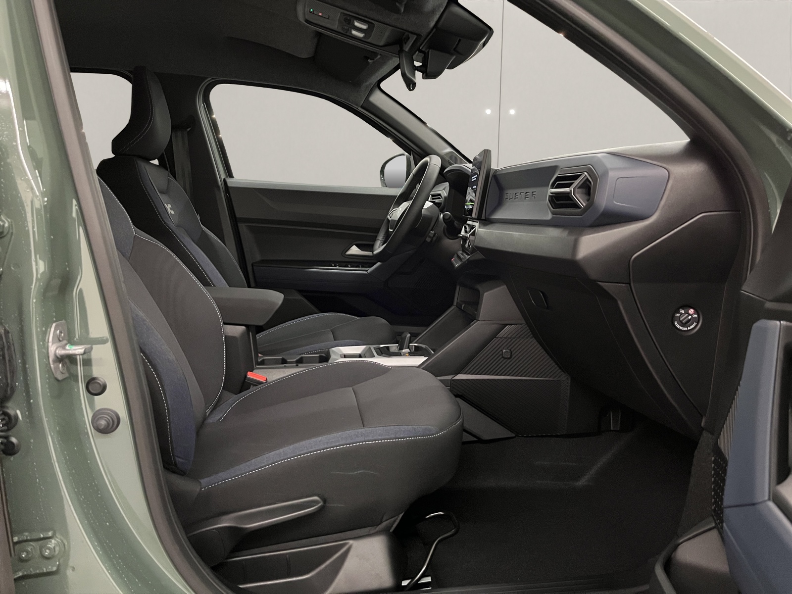 DACIA Duster 1.6 Hybrid Journey-image-12